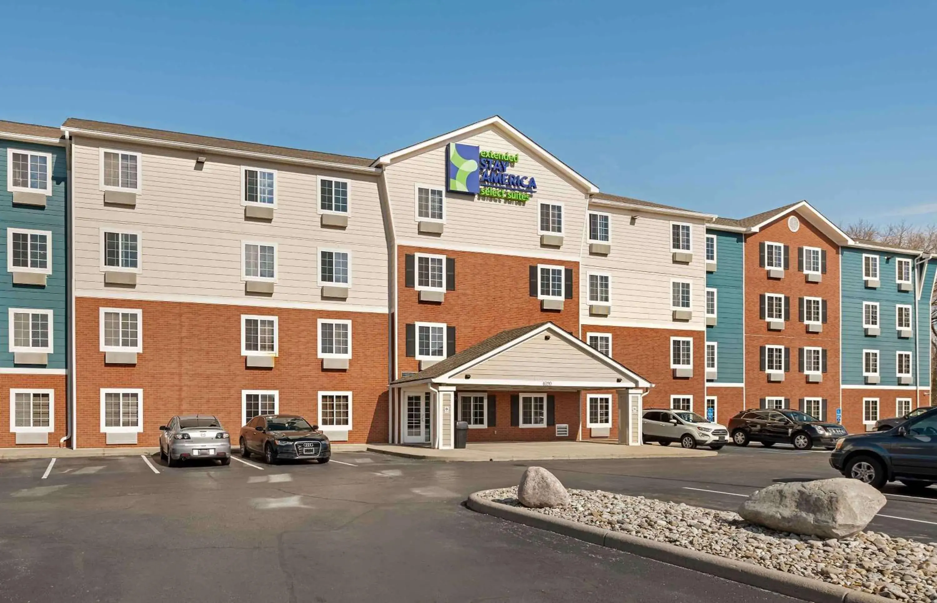 Property building in Extended Stay America Select Suites - Cincinnati - Sharonville Property building in Extended Stay America Select Suites - Cincinnati - Sharonville
