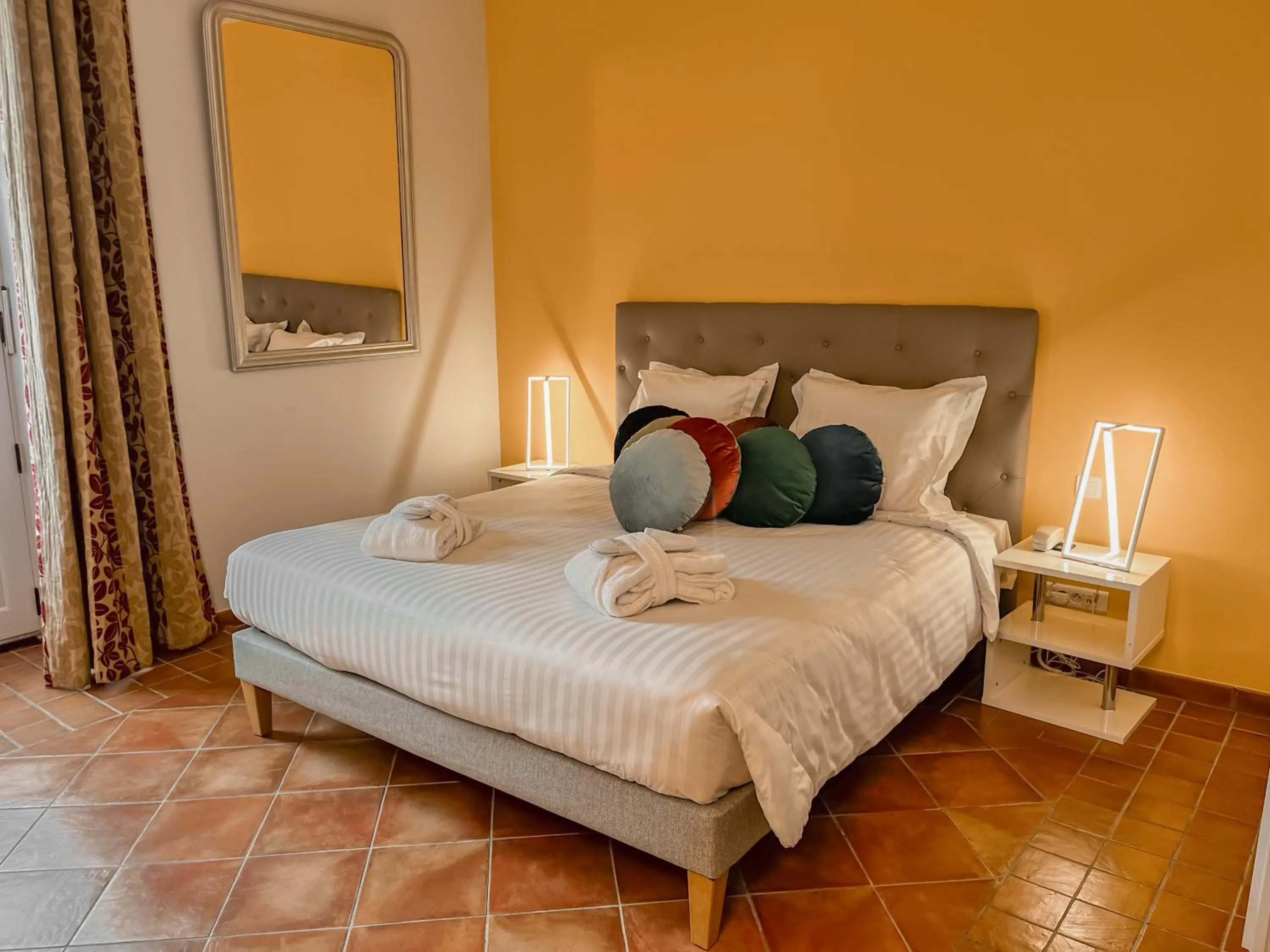 Bed in Hôtel Le Château Fort de Sedan