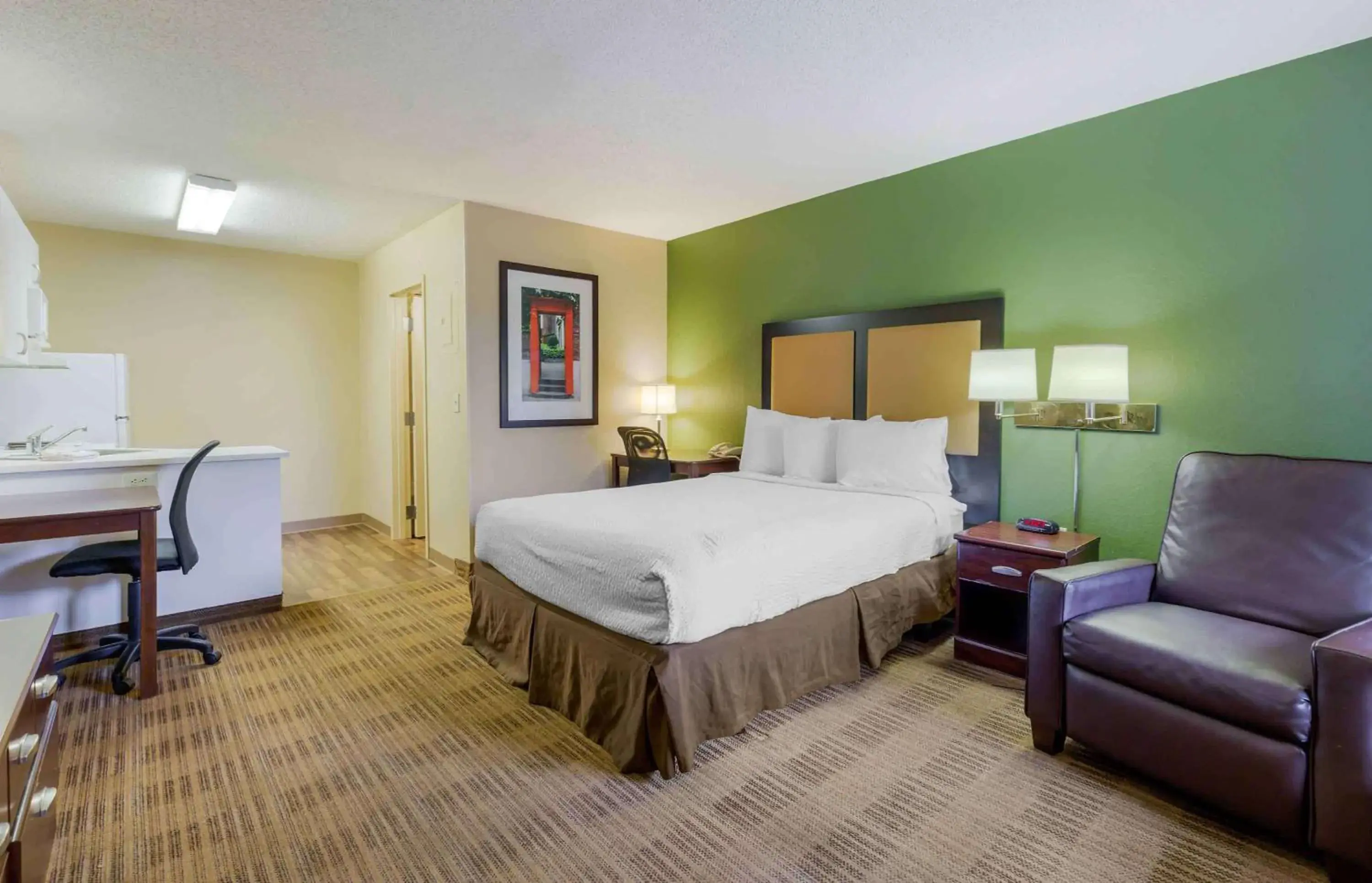 Bedroom, Bed in Extended Stay America Select Suites - Fayetteville - Owen Dr Bedroom, Bed in Extended Stay America Select Suites - Fayetteville - Owen Dr