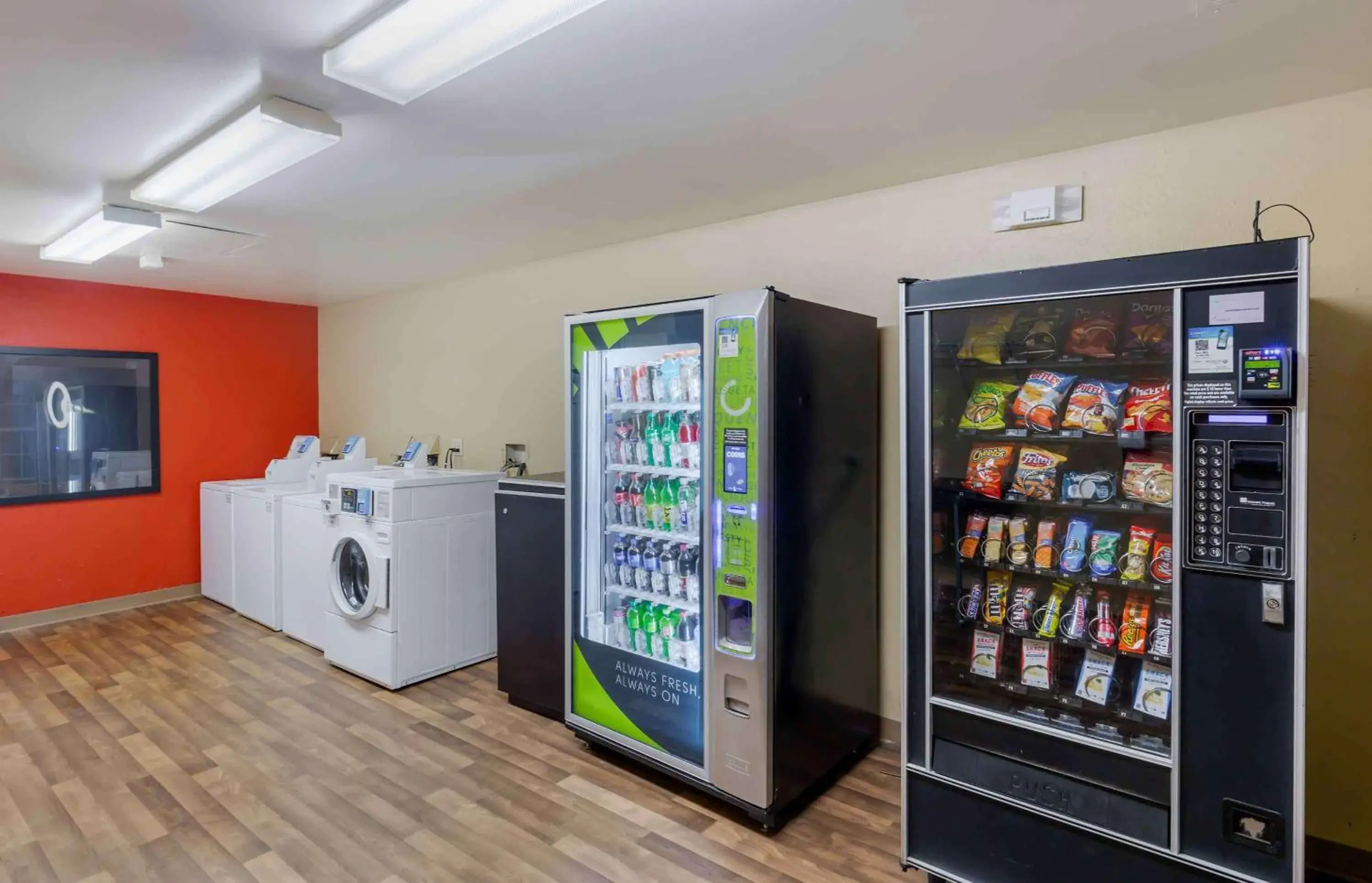 Property building in Extended Stay America Select Suites - Fayetteville - Owen Dr Property building in Extended Stay America Select Suites - Fayetteville - Owen Dr