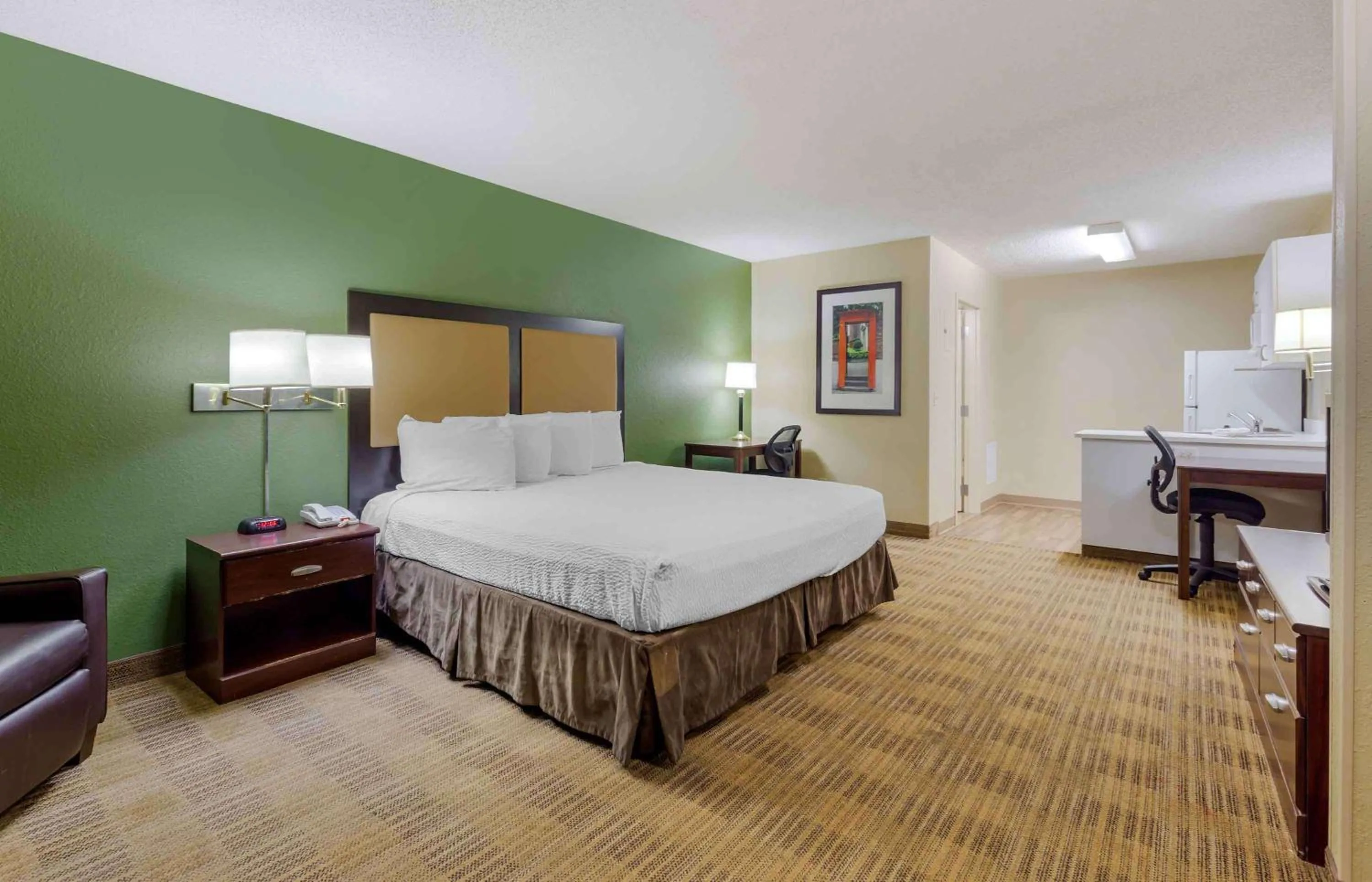 Bedroom, Bed in Extended Stay America Select Suites - Fayetteville - Owen Dr