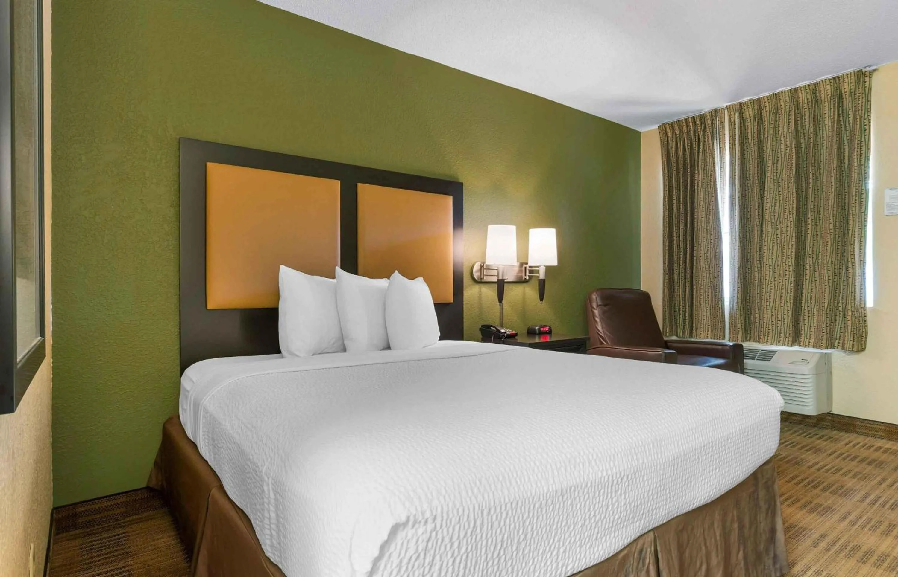 Bedroom, Bed in Extended Stay America Suites - Columbia - West - Interstate 126