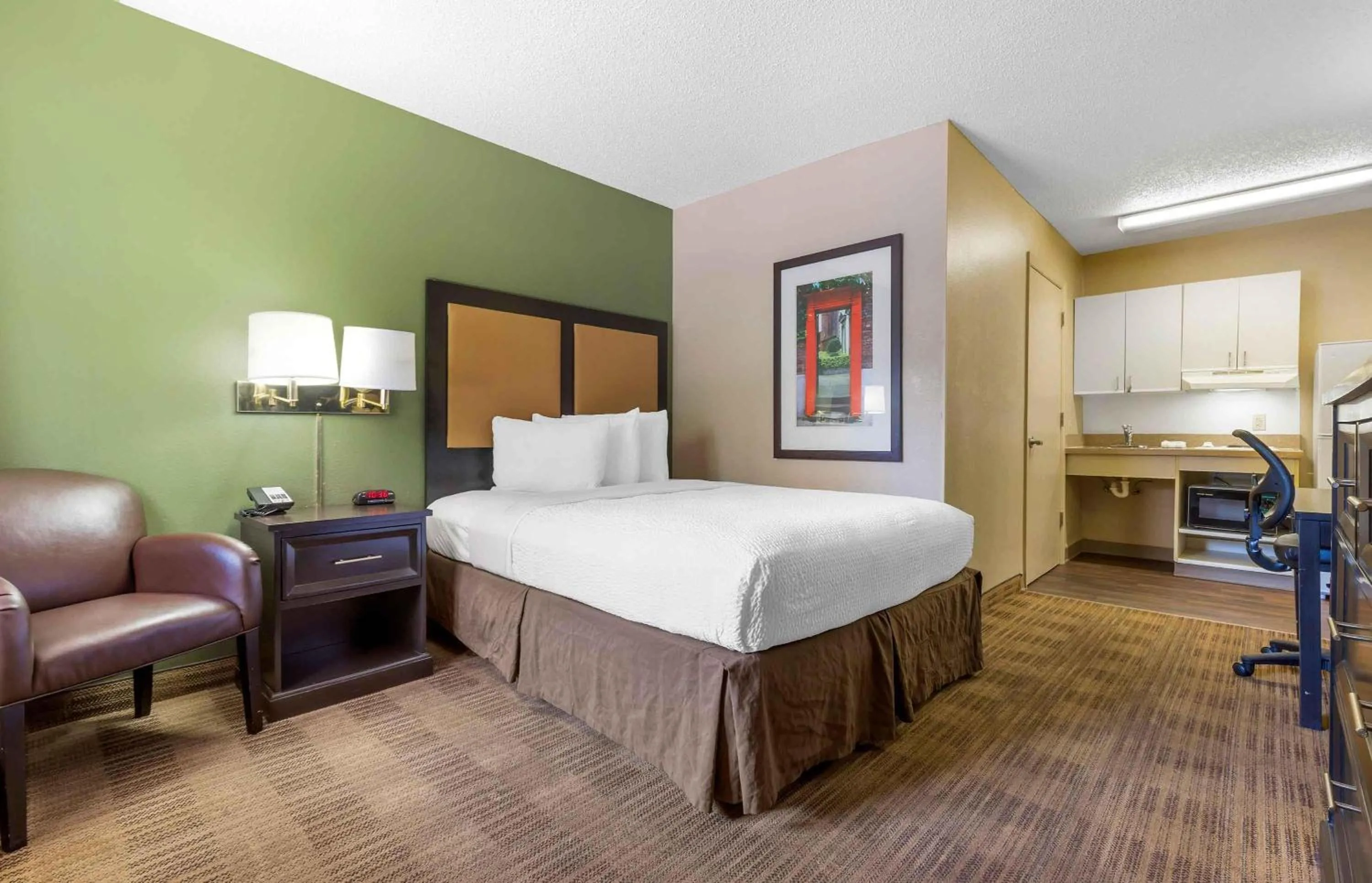 Bedroom, Bed in Extended Stay America Suites - Columbia - West - Interstate 126