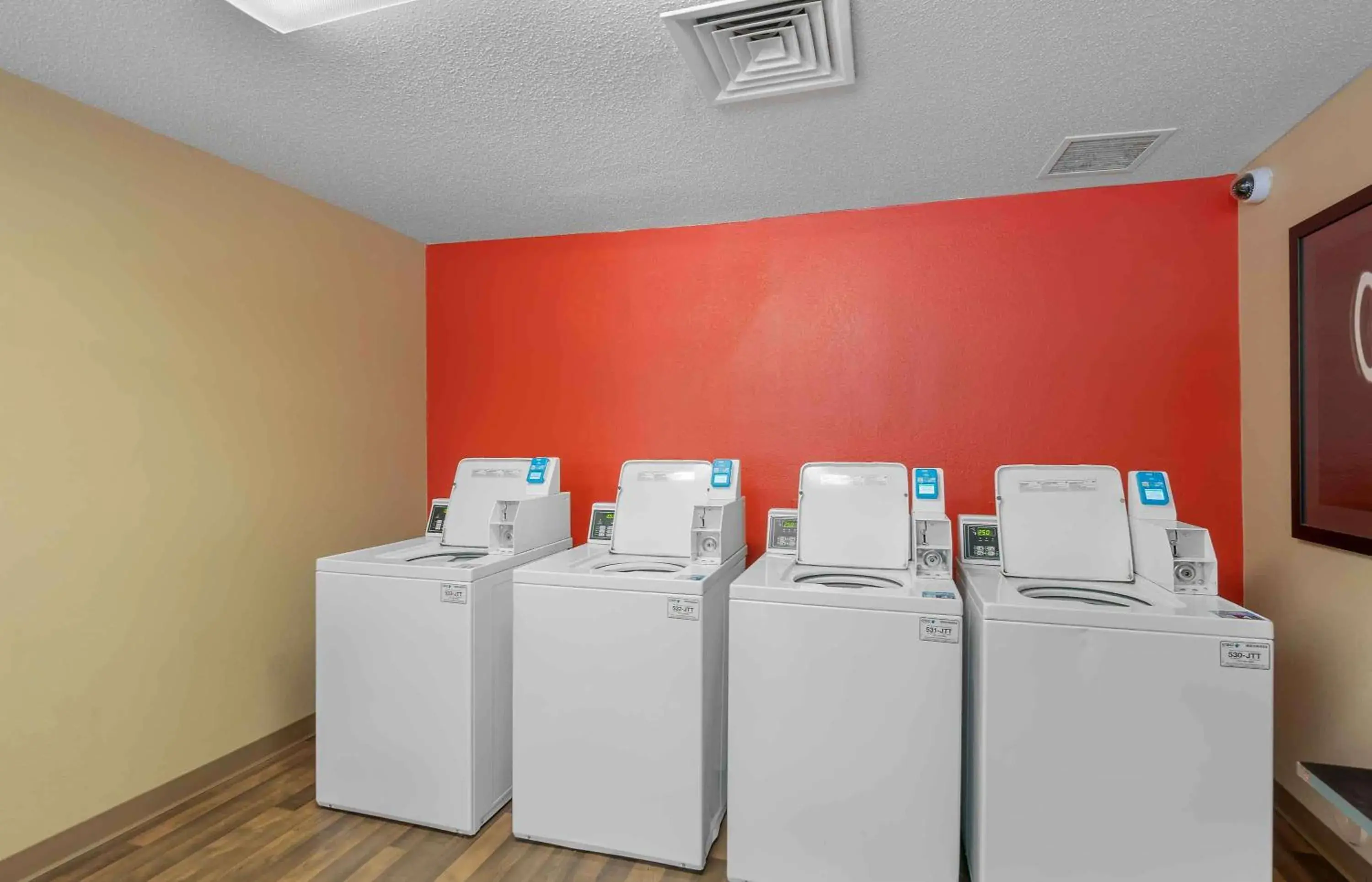 Property building in Extended Stay America Suites - Virginia Beach - Independence Blvd Property building in Extended Stay America Suites - Virginia Beach - Independence Blvd