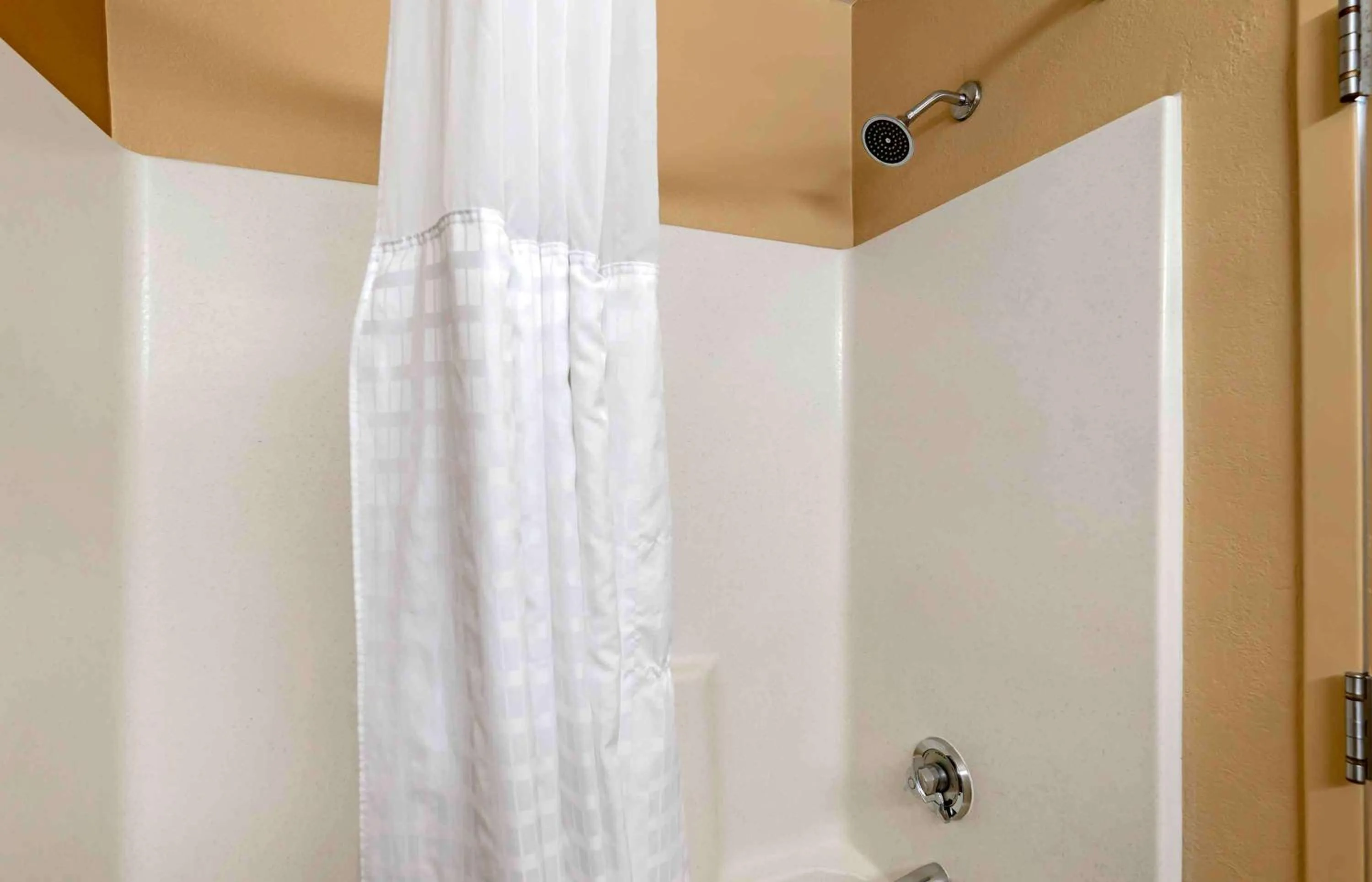 Bathroom in Extended Stay America Suites - Virginia Beach - Independence Blvd