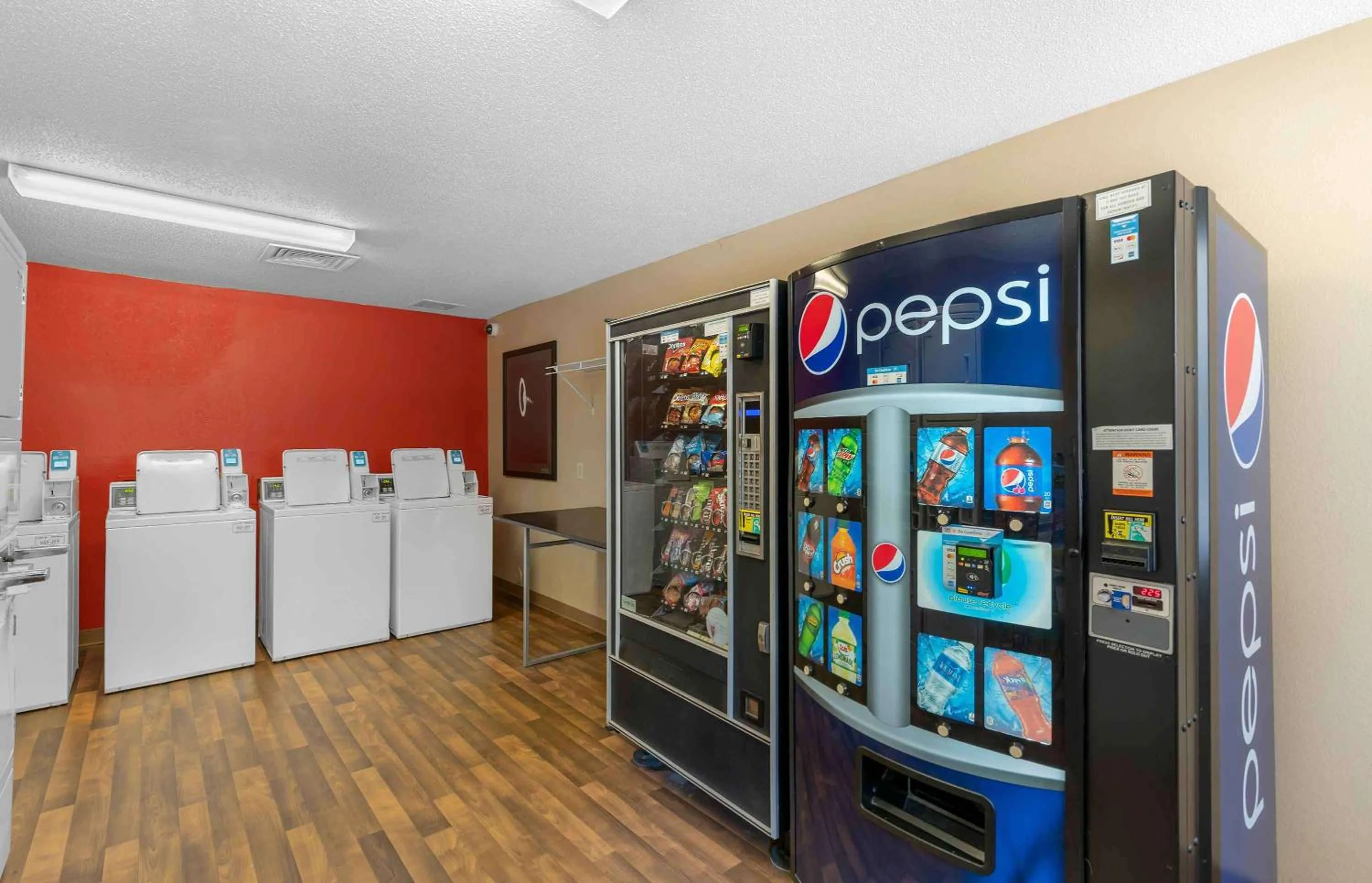 Property building in Extended Stay America Suites - Virginia Beach - Independence Blvd