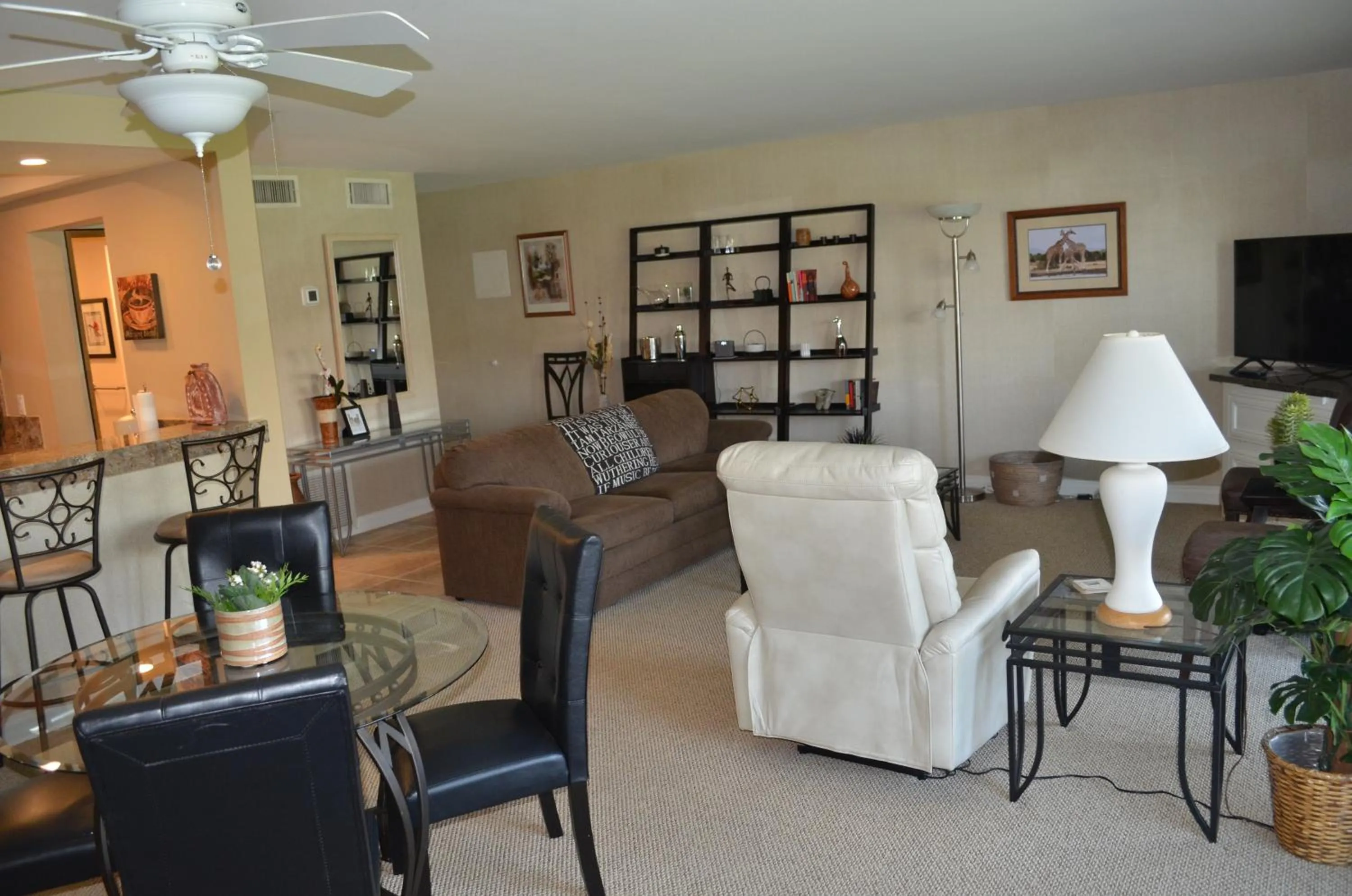 Property building in Shadow Mountain Resort