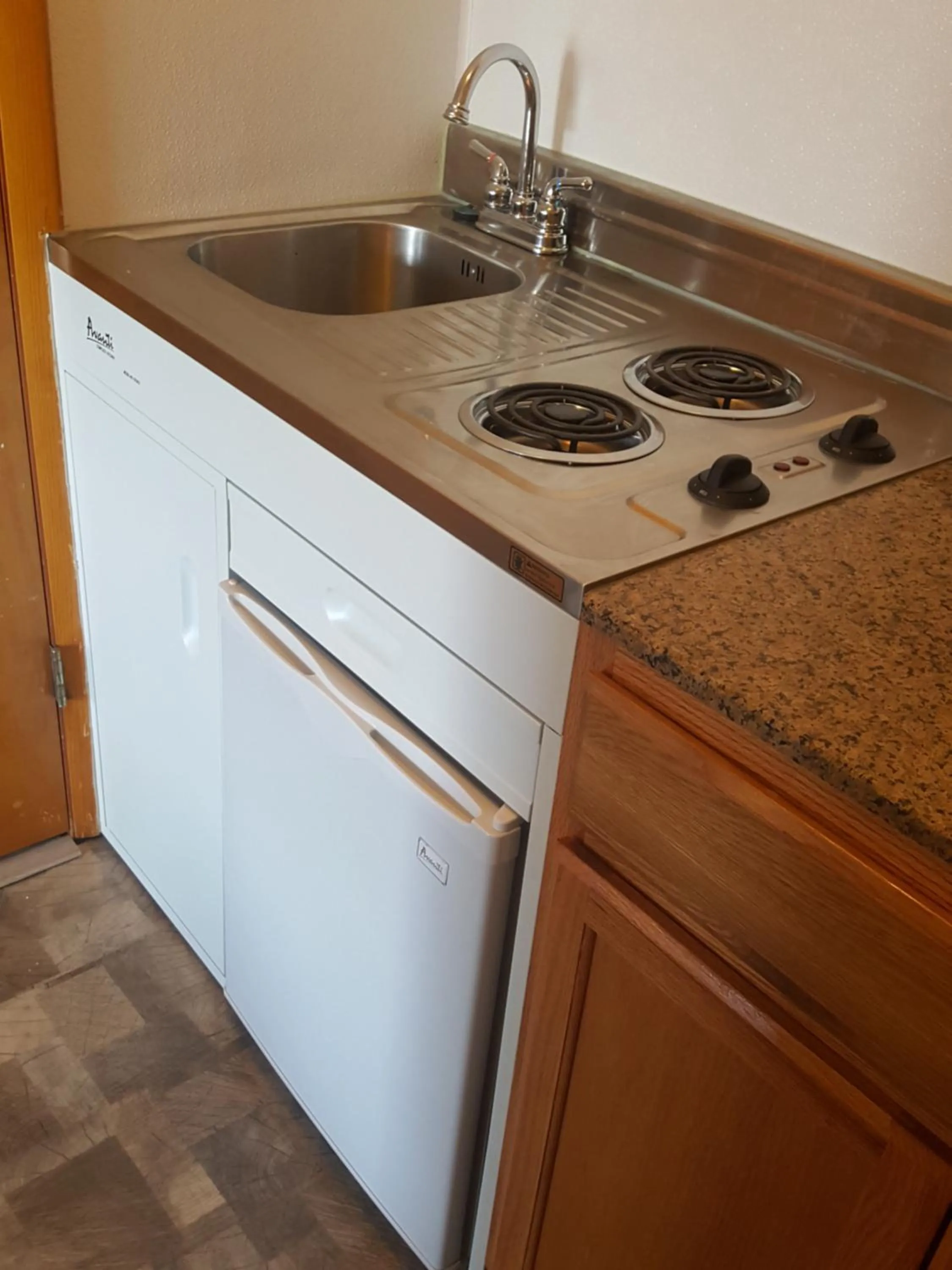 Kitchen or kitchenette in The Boston Inn