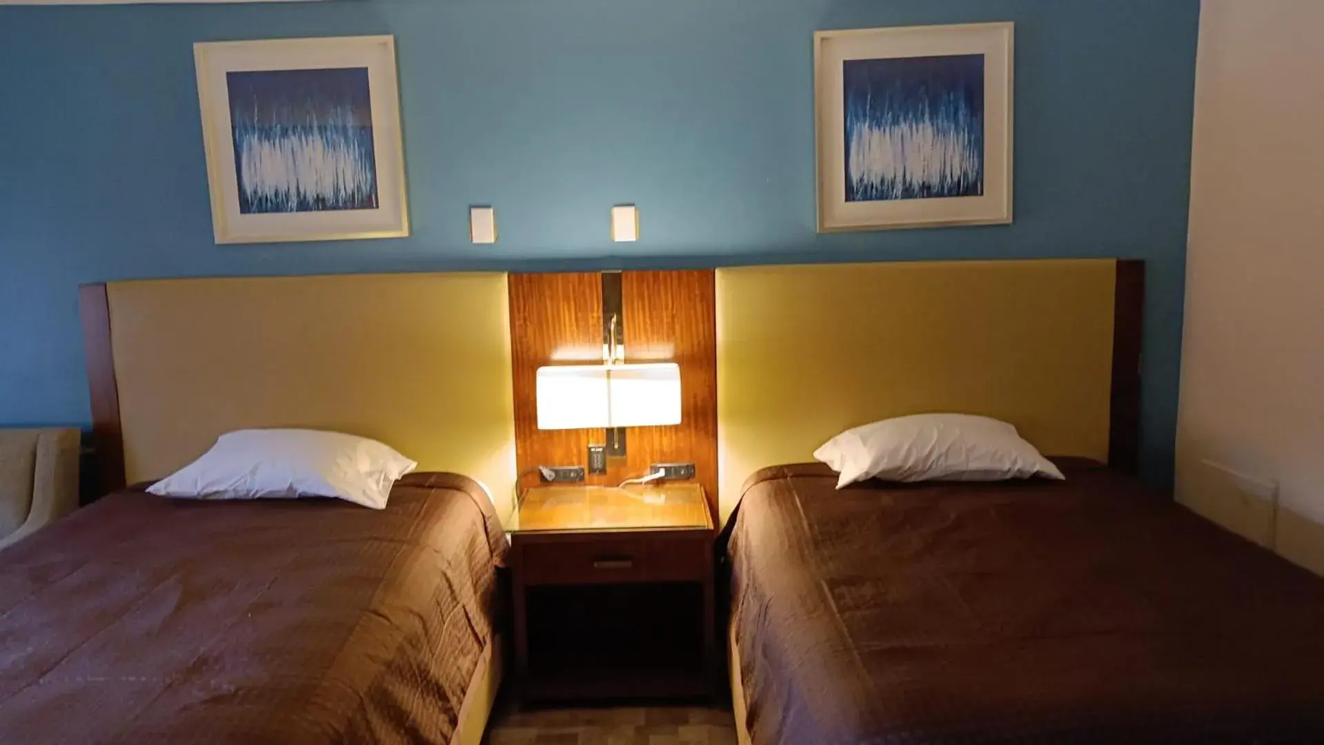 Double Room with Two Double Beds - Smoking in The Boston Inn Double Room with Two Double Beds - Smoking in The Boston Inn