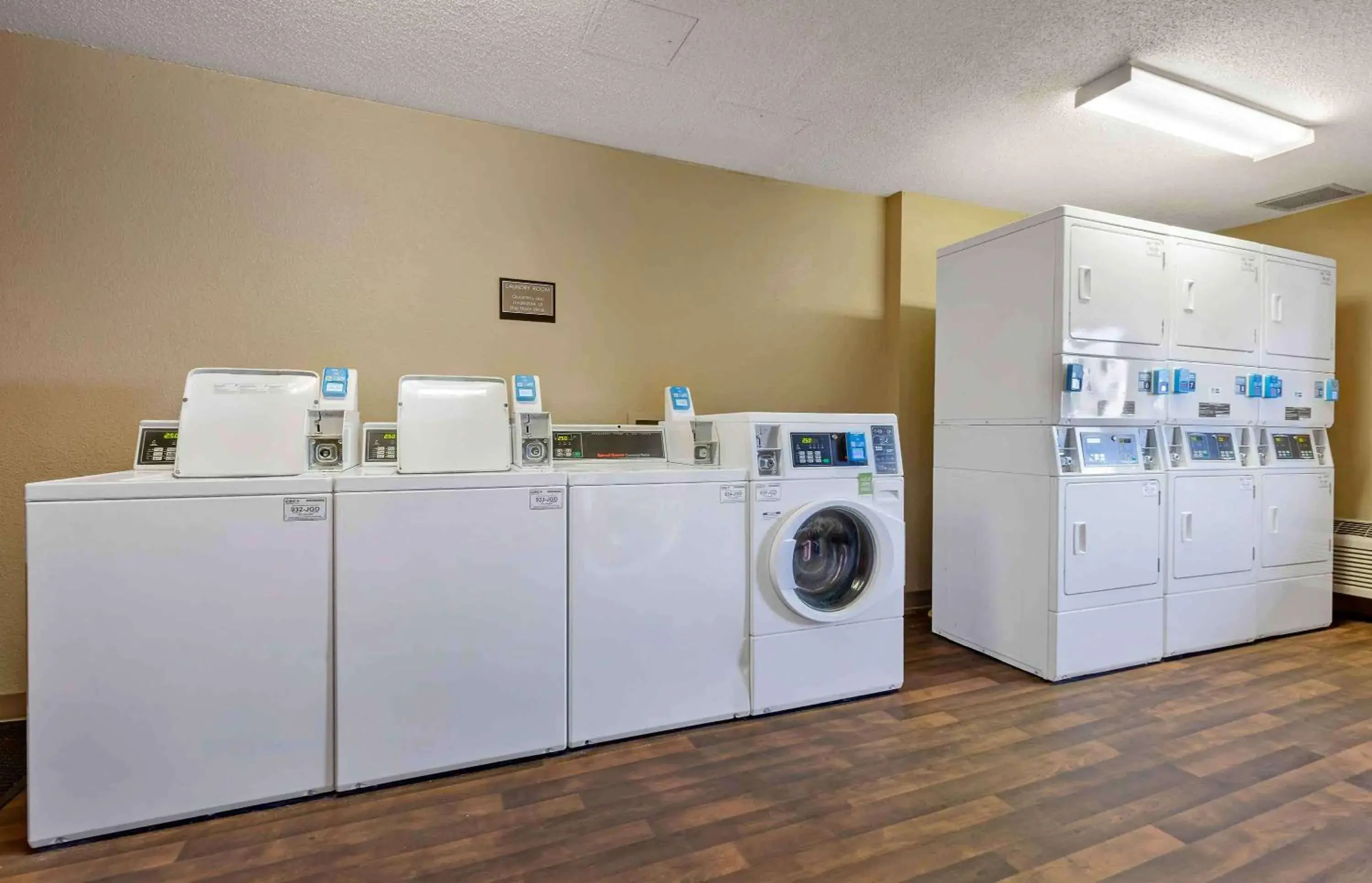 Property building in Extended Stay America Select Suites - Columbia - Ft Jackson Property building in Extended Stay America Select Suites - Columbia - Ft Jackson