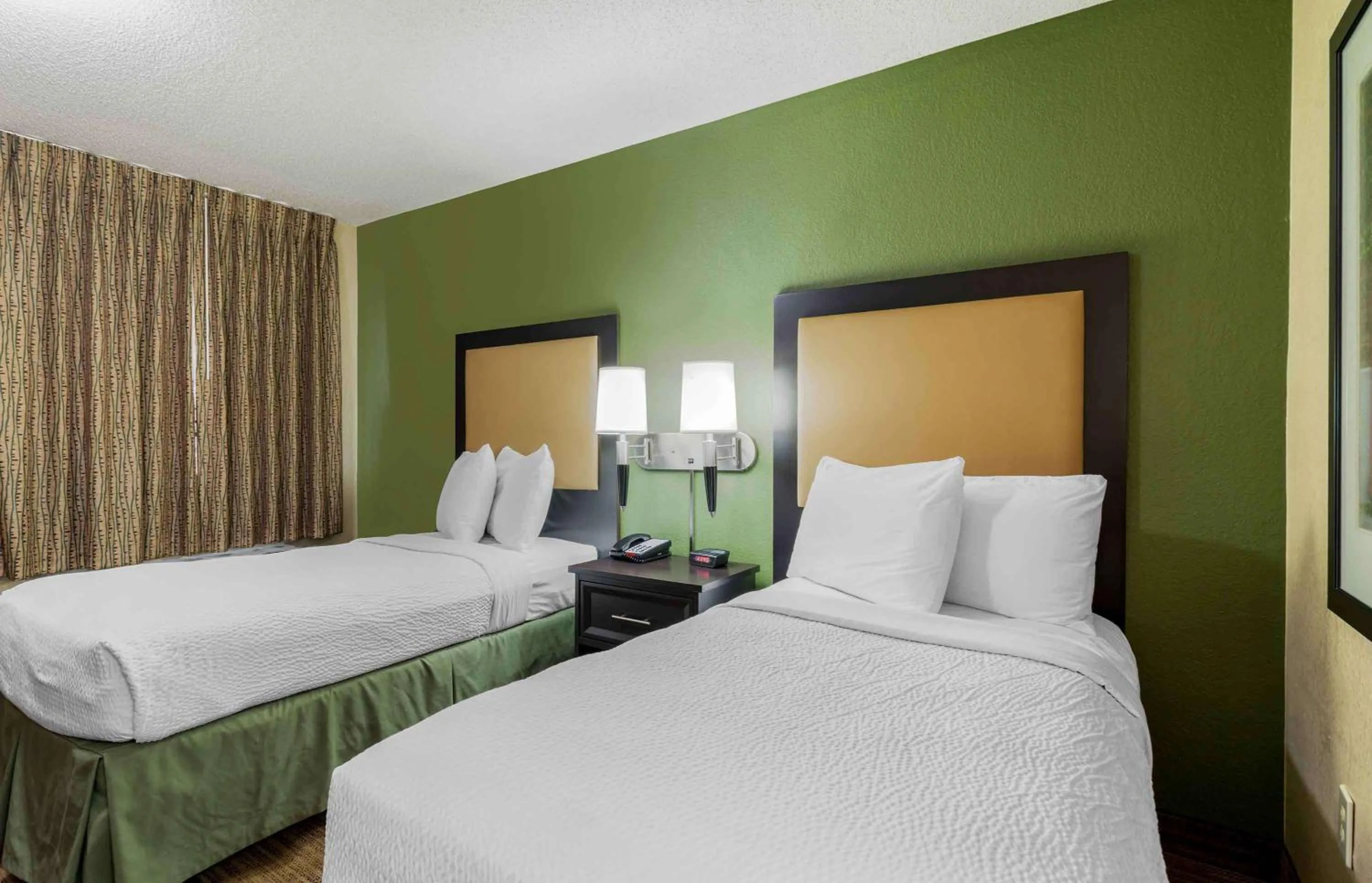 Bedroom, Bed in Extended Stay America Select Suites - Chattanooga - Airport