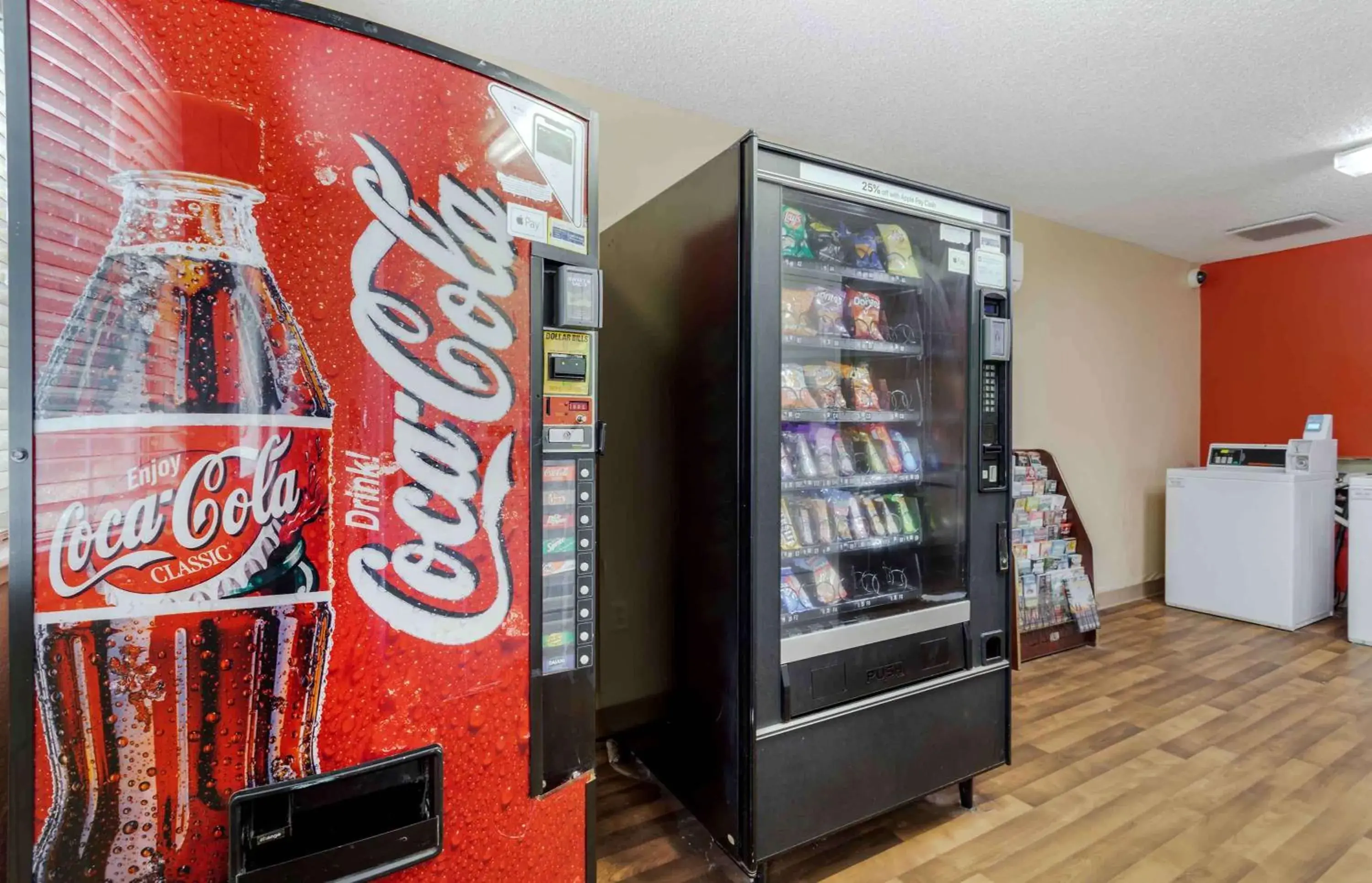 Property building in Extended Stay America Select Suites - Chattanooga - Airport Property building in Extended Stay America Select Suites - Chattanooga - Airport