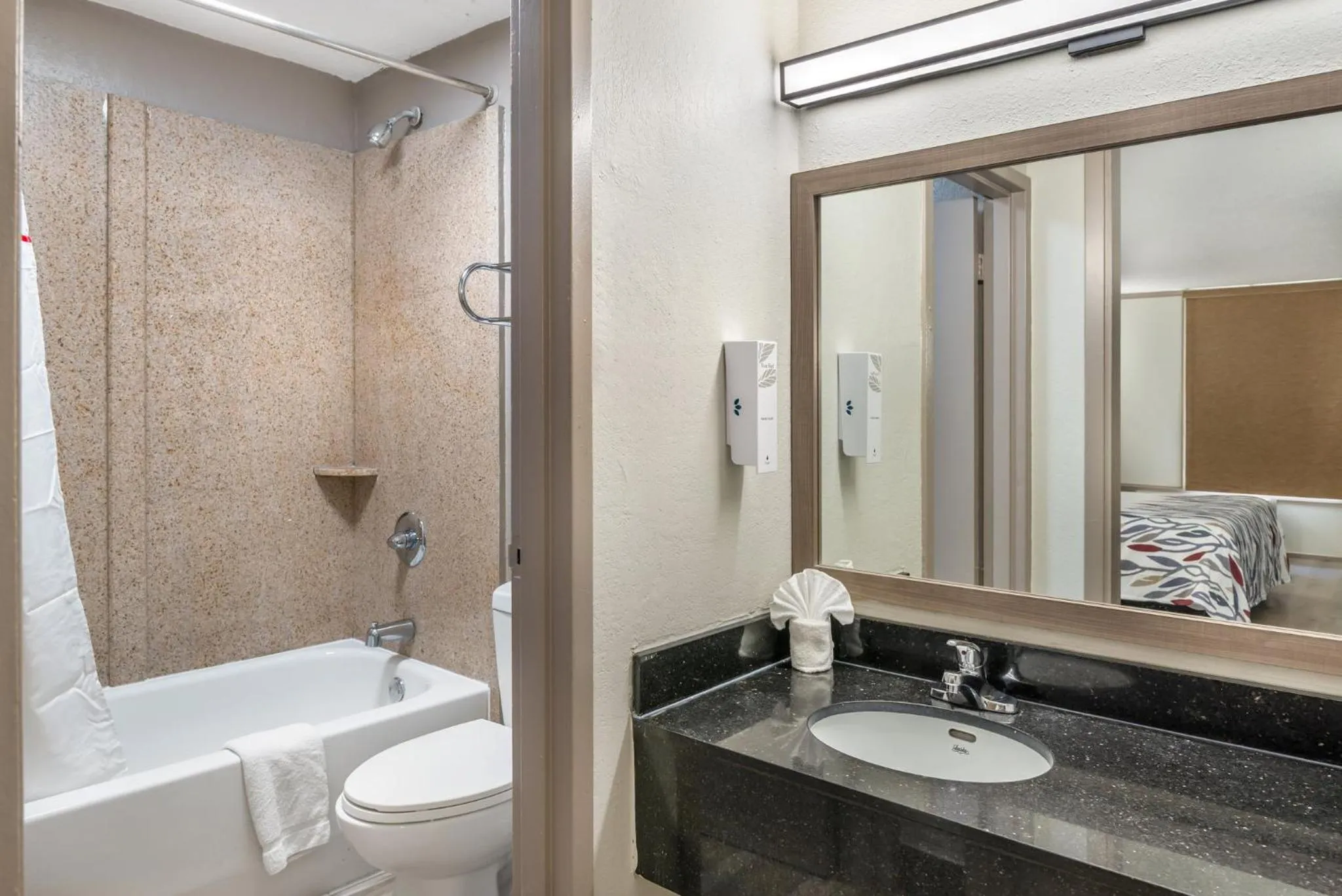 Bathroom in Red Roof Inn Richmond, VA