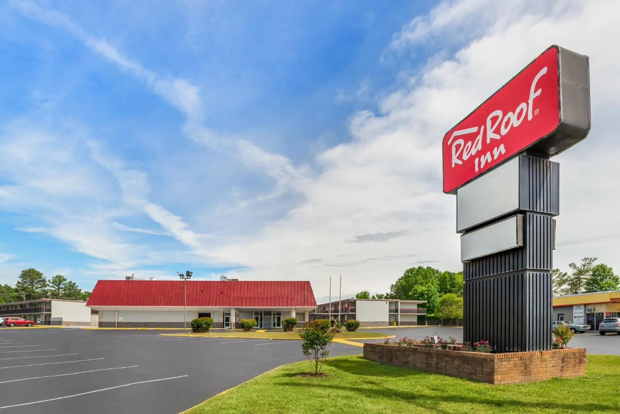 Property building in Red Roof Inn Richmond, VA