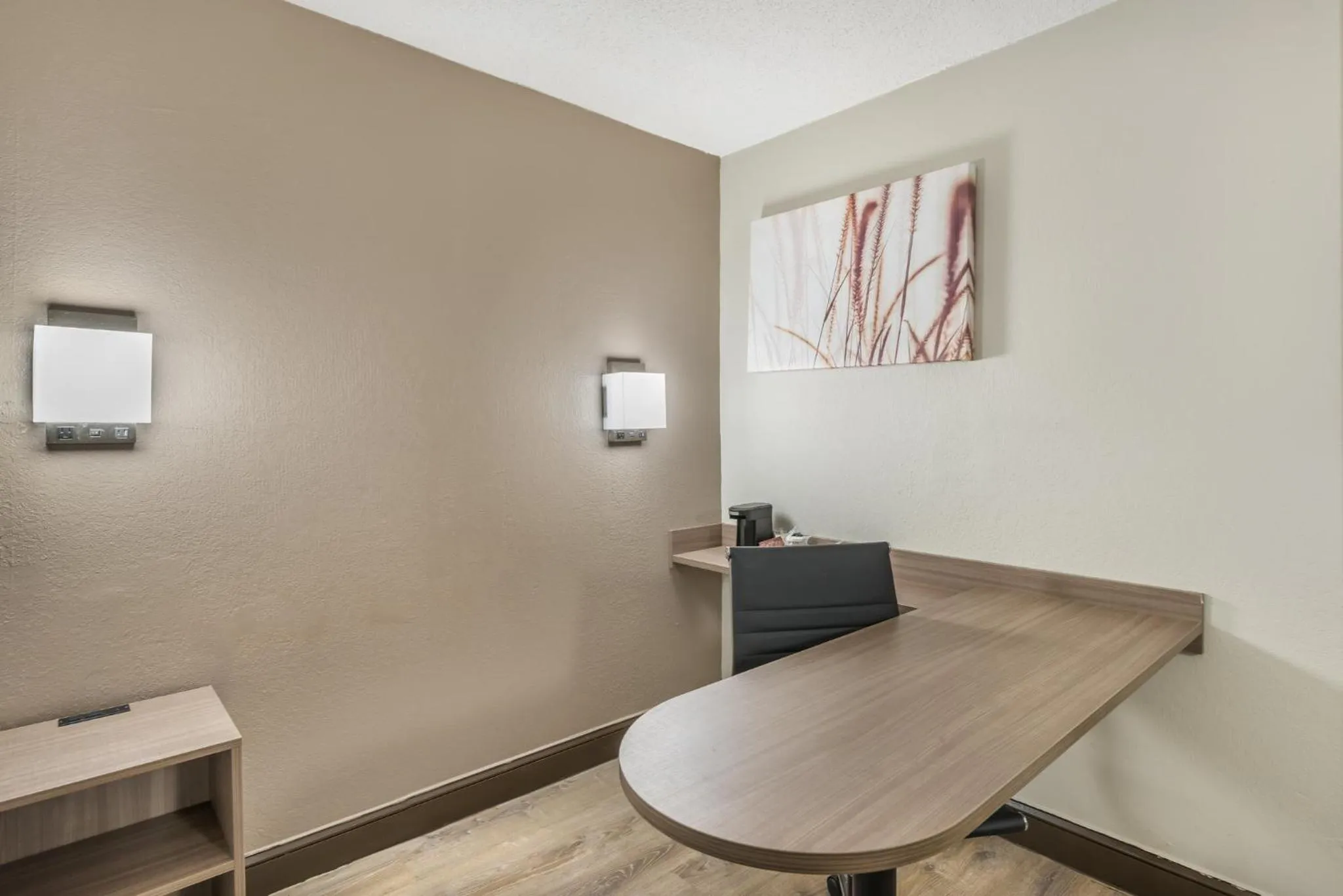 Bedroom in Red Roof Inn Richmond, VA