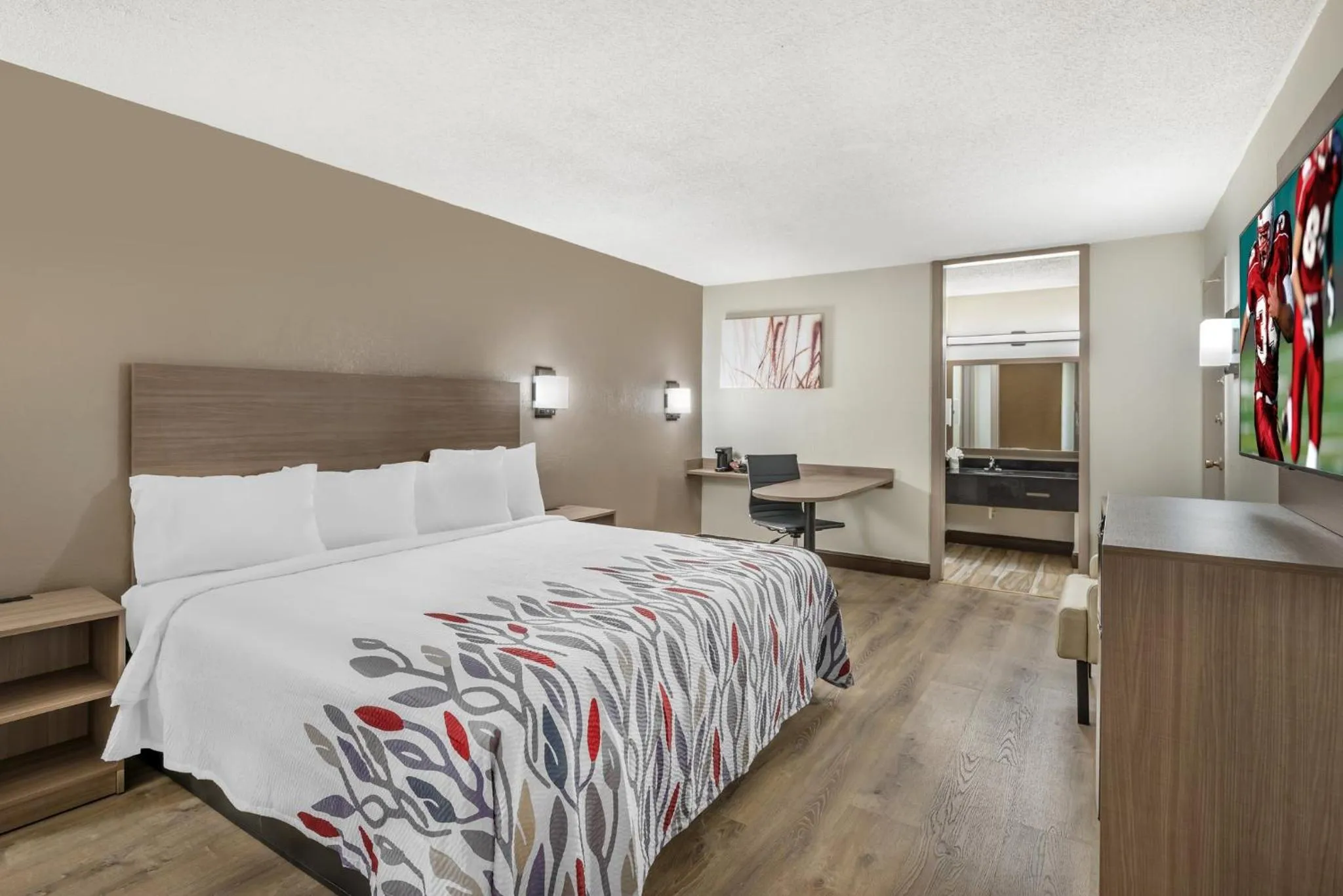 Bedroom, Bed in Red Roof Inn Richmond, VA
