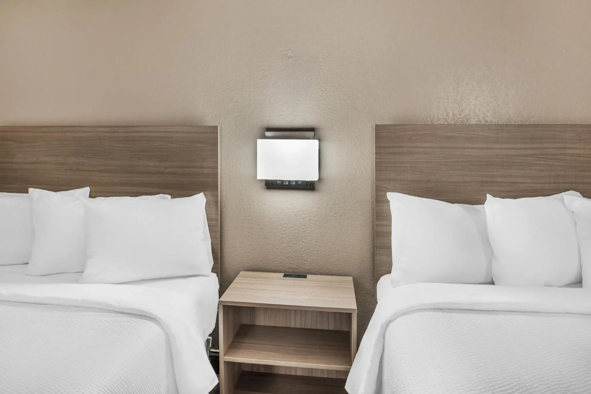 Bedroom, Bed in Red Roof Inn Richmond, VA