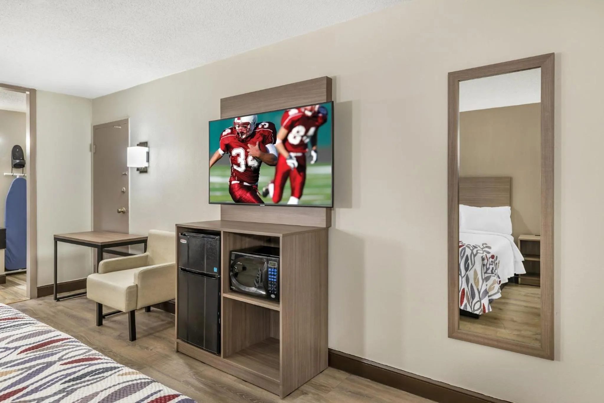 Bedroom, Bed in Red Roof Inn Richmond, VA