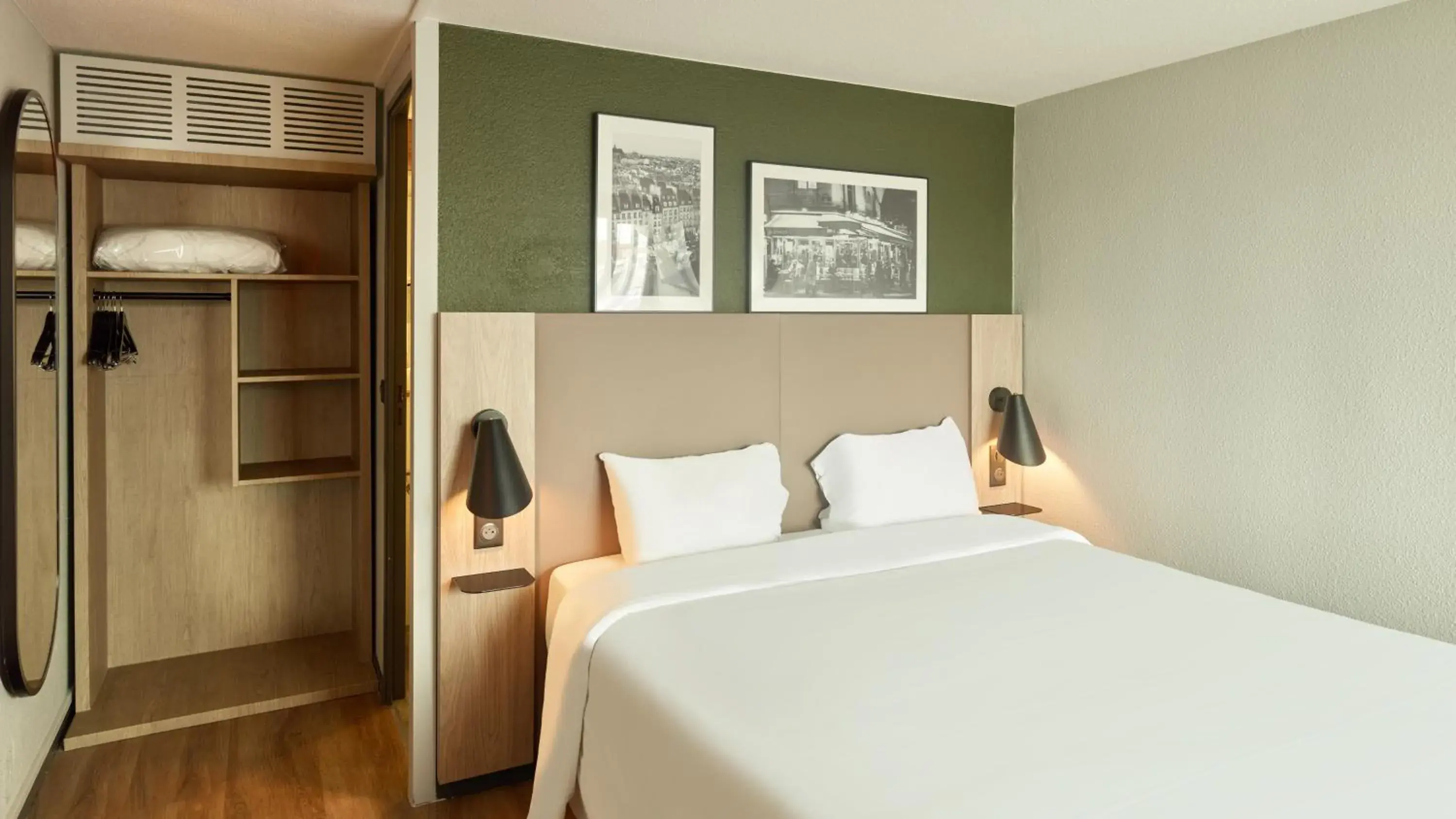 Standard Room - 1 Queen Bed in Campanile NATURE - Marne La Vallee Chelles - Villepinte Standard Room - 1 Queen Bed in Campanile NATURE - Marne La Vallee Chelles - Villepinte