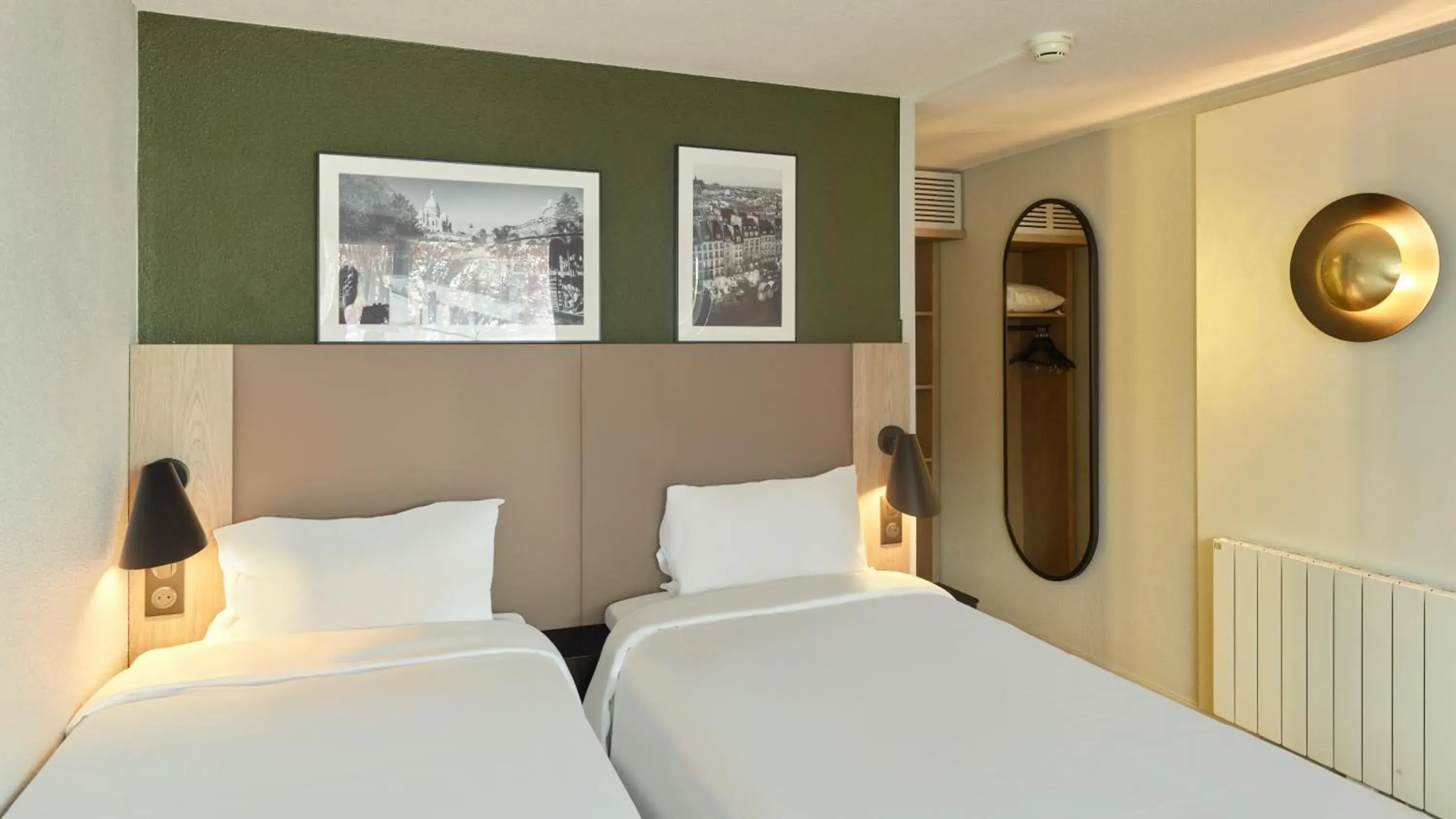 Photo of the whole room, Bed in Campanile NATURE - Marne La Vallée - Chelles Photo of the whole room, Bed in Campanile NATURE - Marne La Vallée - Chelles