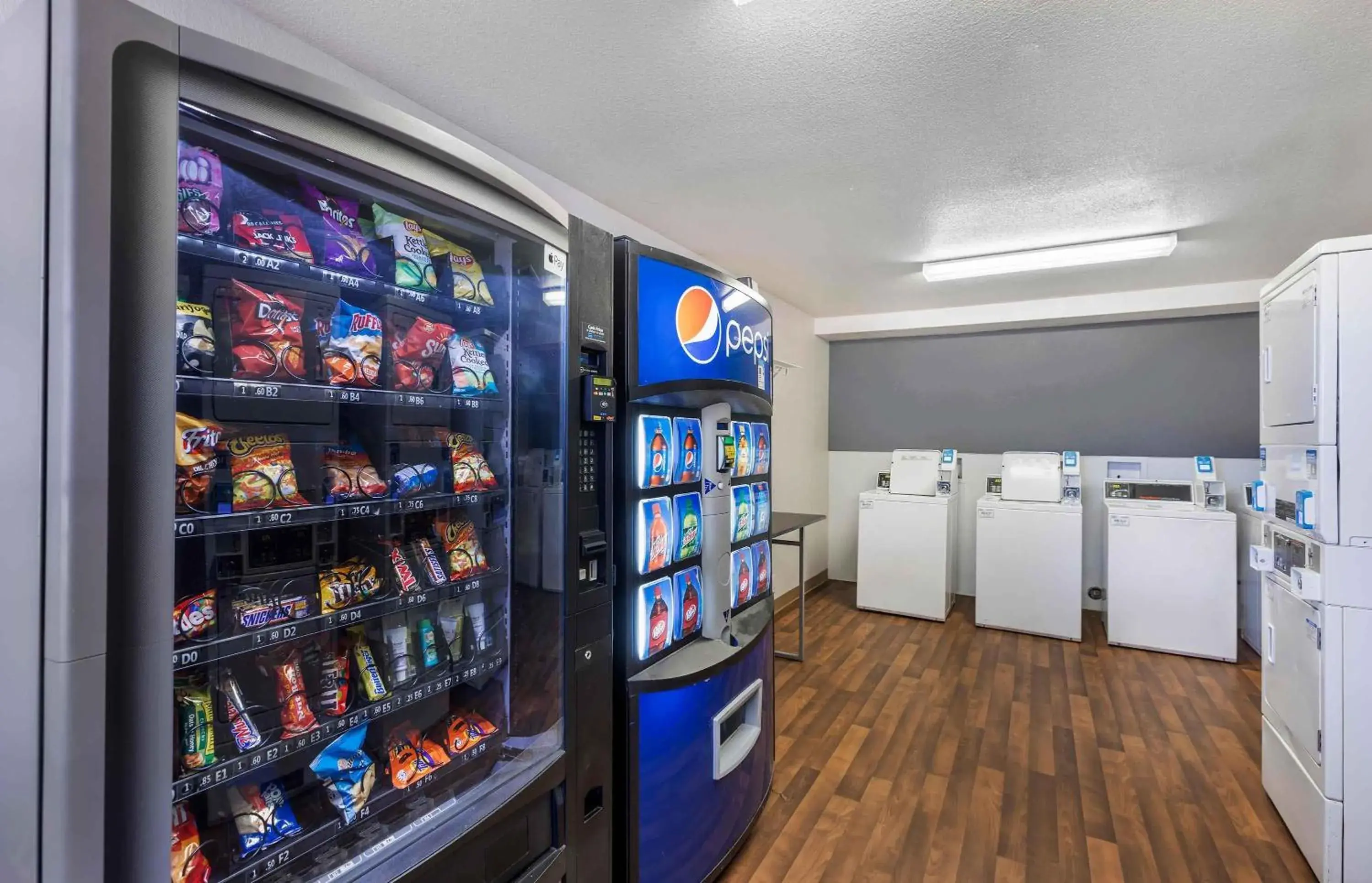 Property building in Extended Stay America Select Suites - Denver - Lakewood South Property building in Extended Stay America Select Suites - Denver - Lakewood South