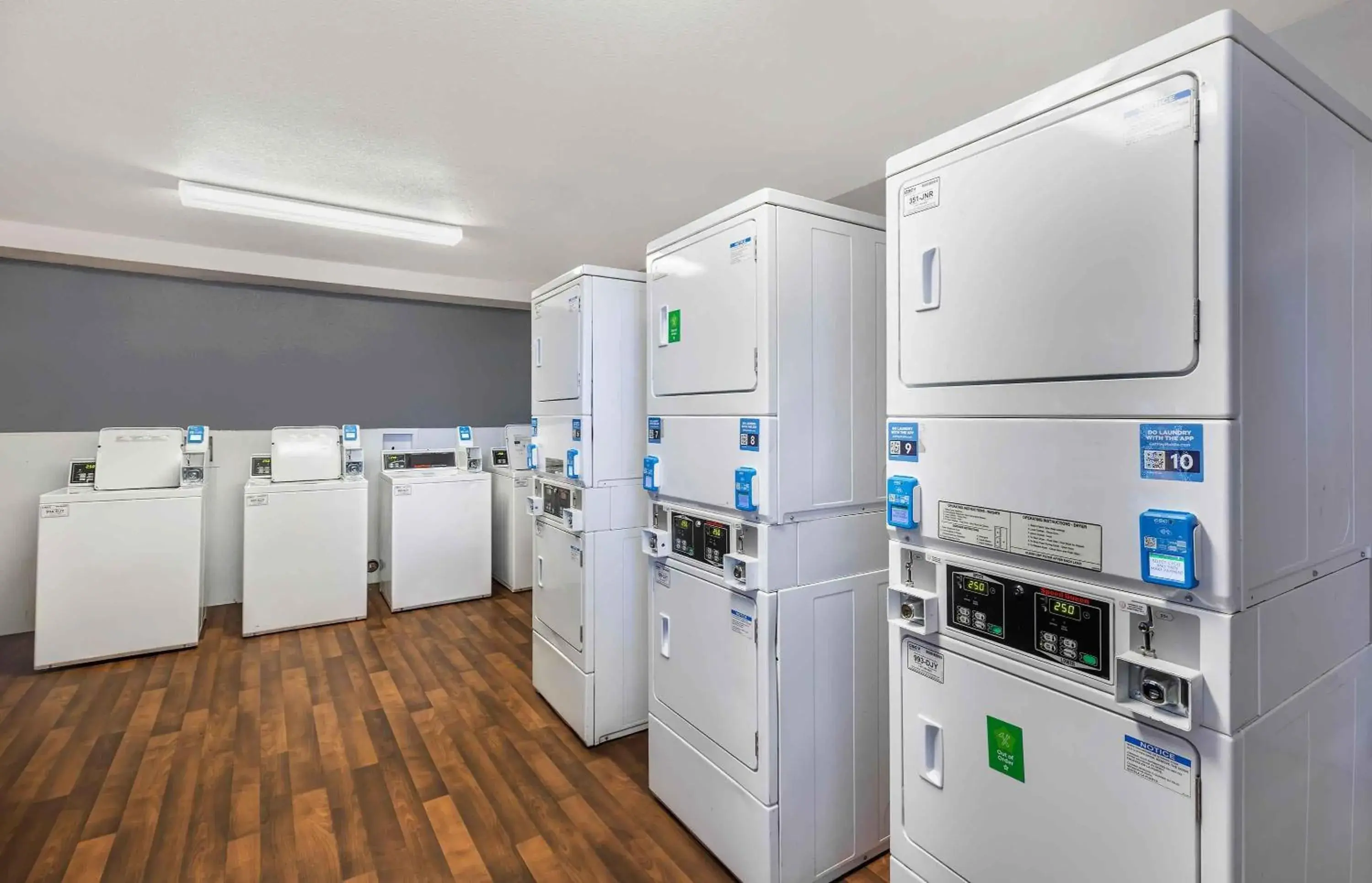 Property building in Extended Stay America Select Suites - Denver - Lakewood South Property building in Extended Stay America Select Suites - Denver - Lakewood South