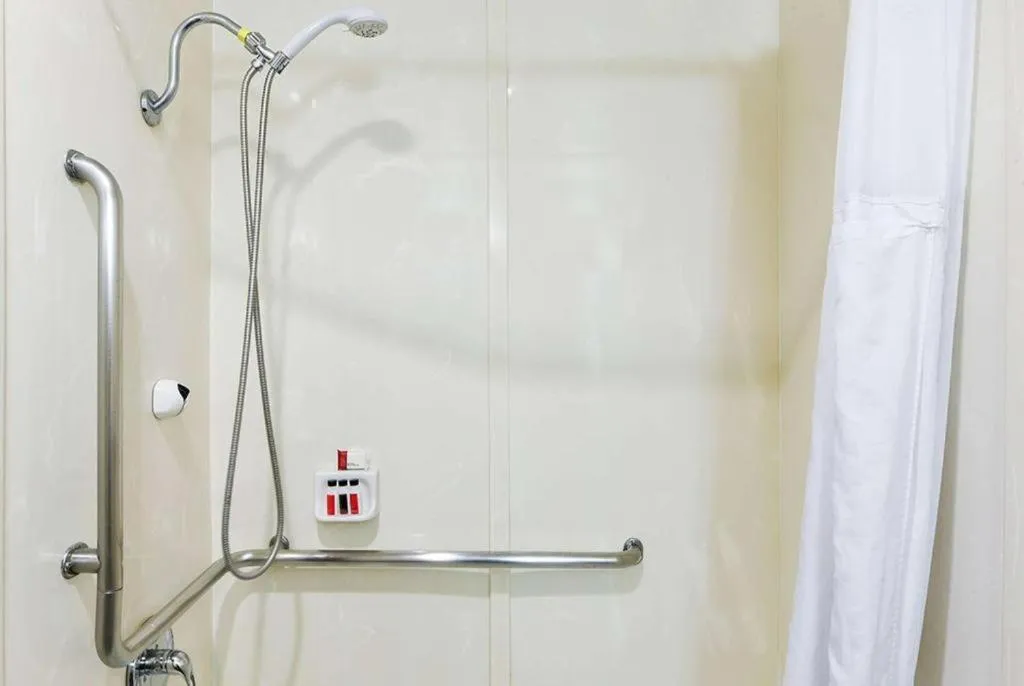 Travelodge by Wyndham Commerce Los Angeles Area