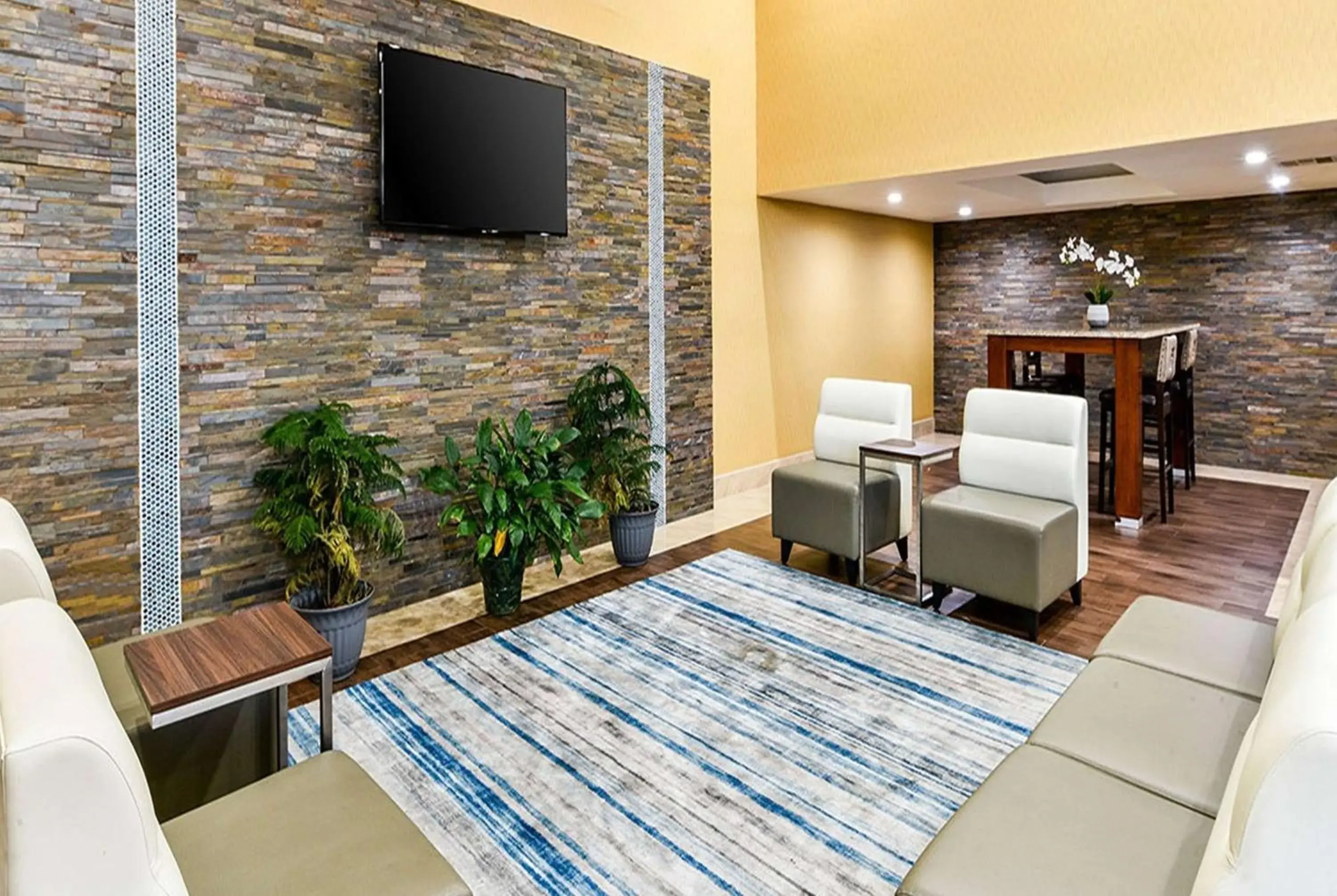 Lobby or reception in Travelodge by Wyndham Commerce Los Angeles Area Lobby or reception in Travelodge by Wyndham Commerce Los Angeles Area