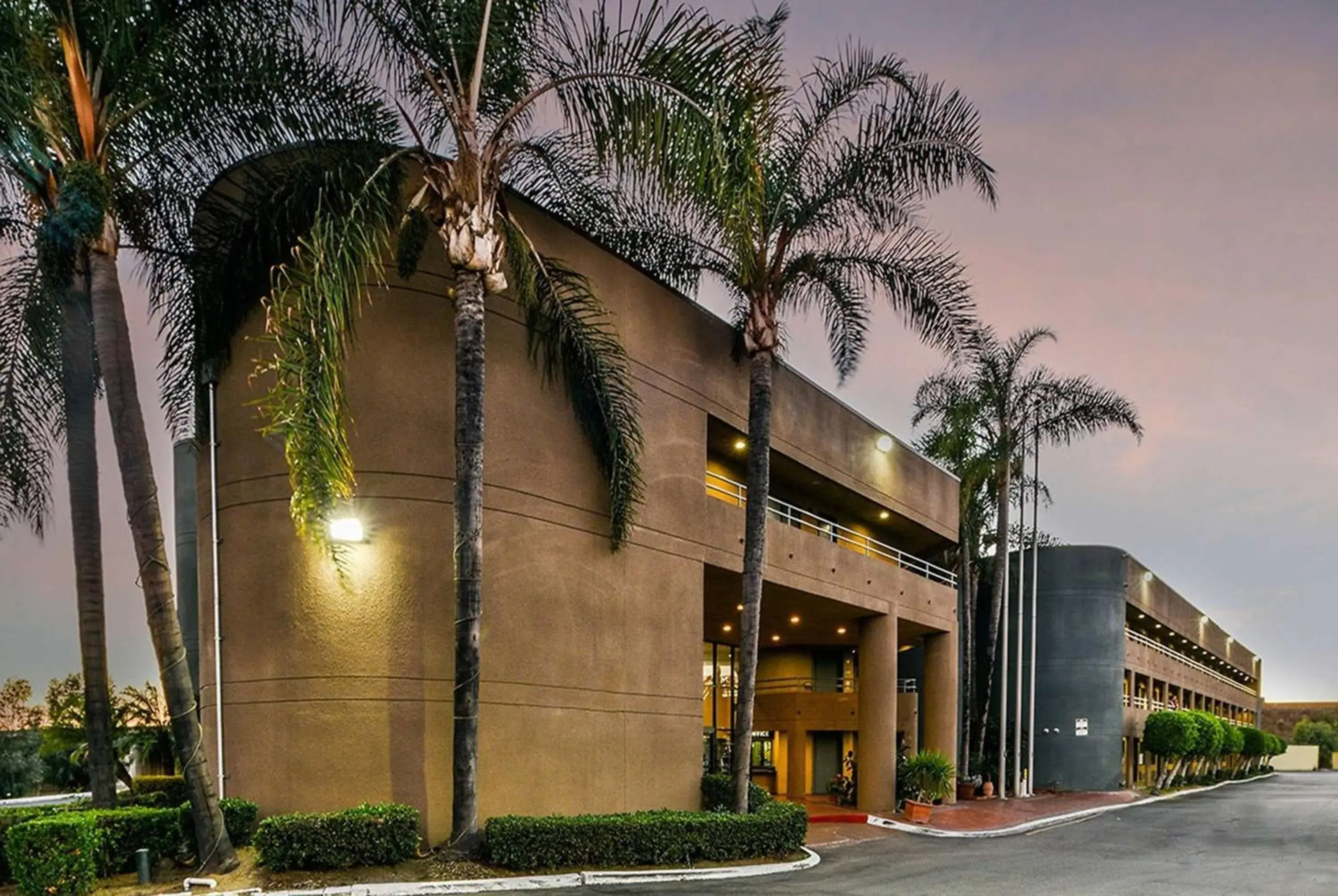 Property building in Travelodge by Wyndham Commerce Los Angeles Area Property building in Travelodge by Wyndham Commerce Los Angeles Area