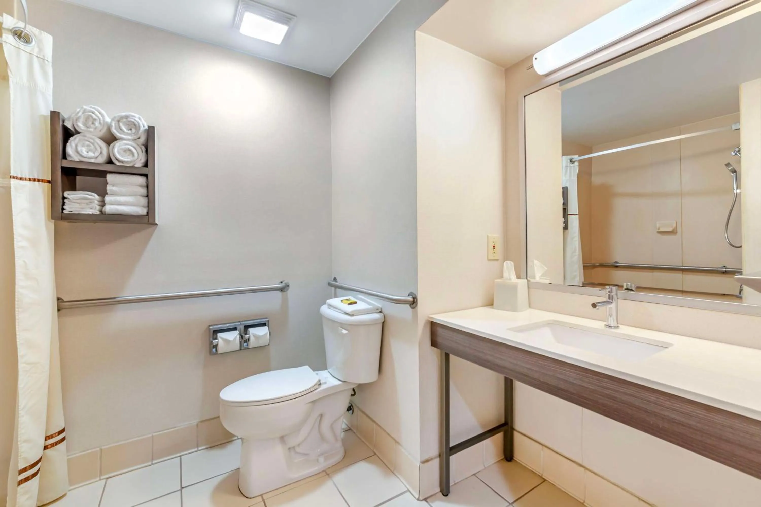 Bathroom in Best Western Plus Kendall Hotel & Suites