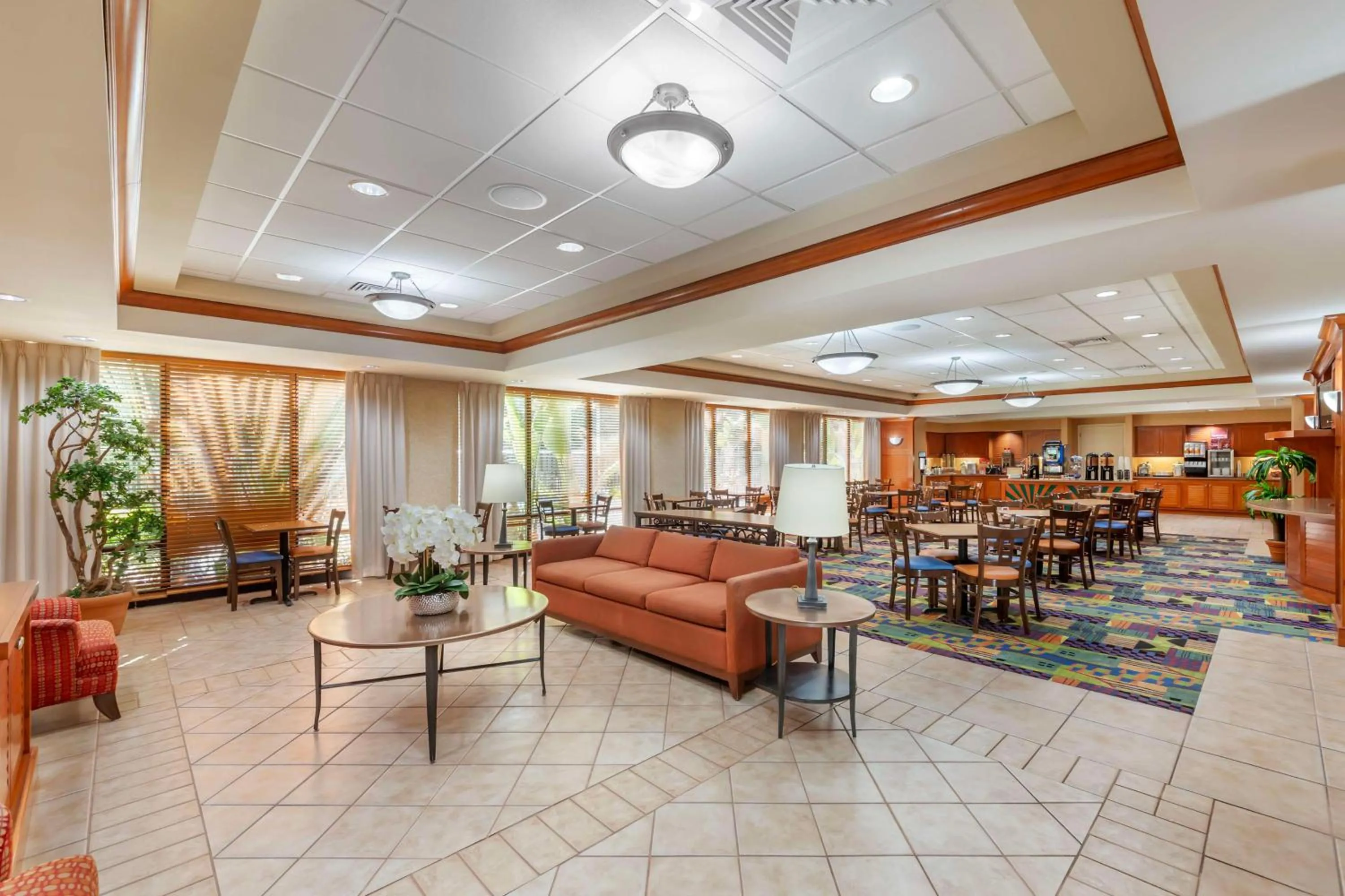 Breakfast in Best Western Plus Kendall Hotel & Suites