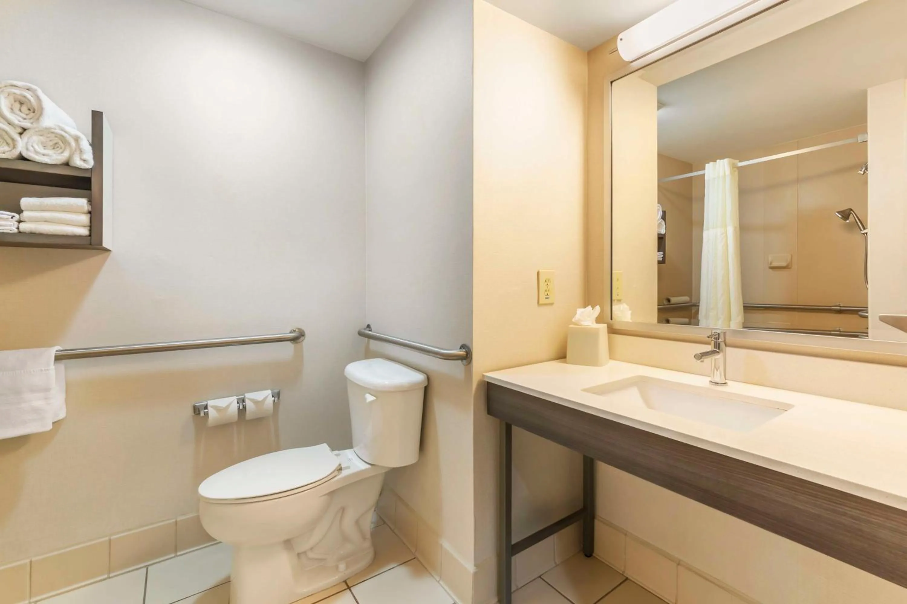 Bathroom in Best Western Plus Kendall Hotel & Suites
