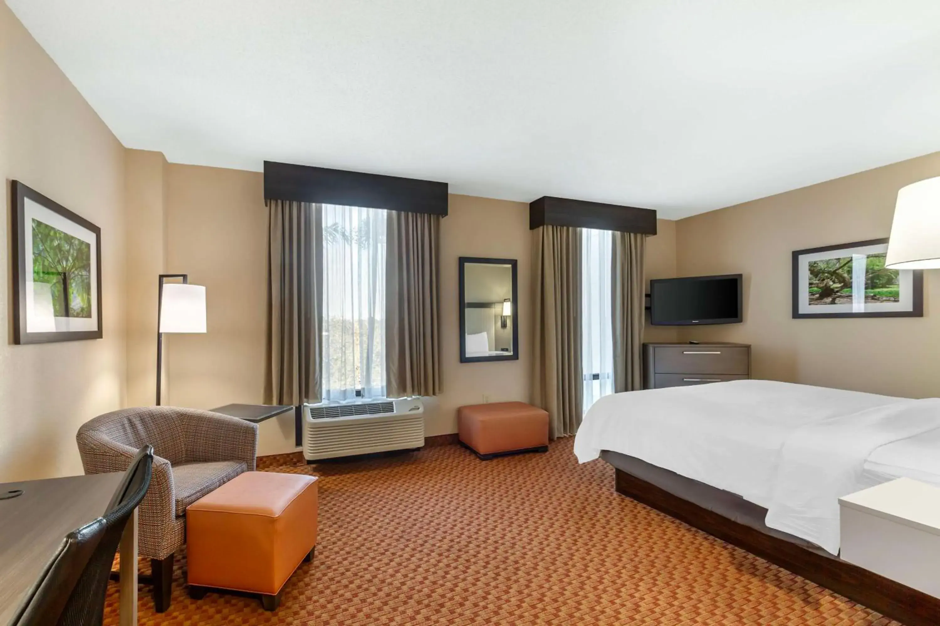 Bedroom, Bed in Best Western Plus Kendall Hotel & Suites Bedroom, Bed in Best Western Plus Kendall Hotel & Suites