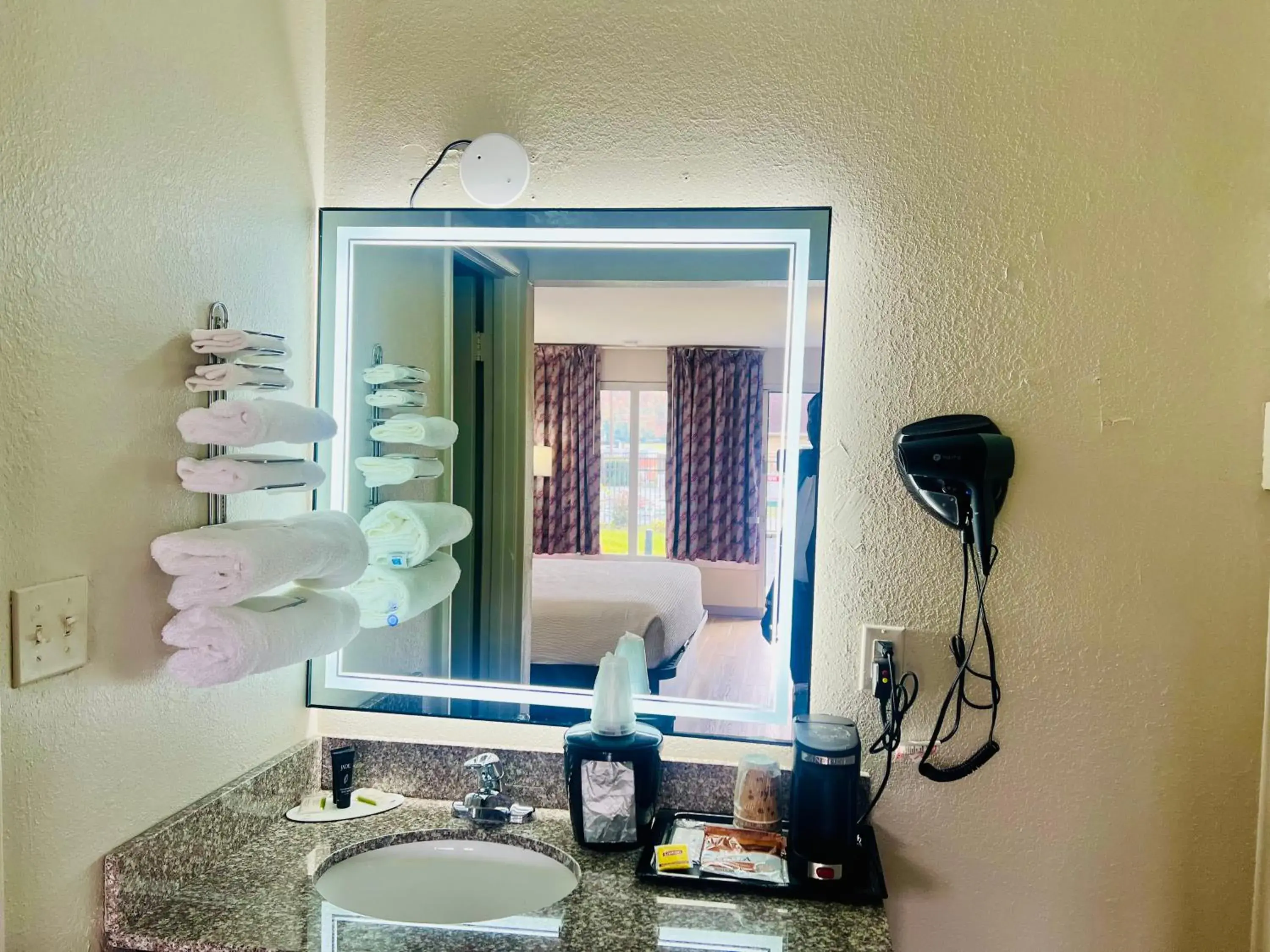 Deluxe King Suite in Days Inn by Wyndham Jellico - Tennessee State Line Deluxe King Suite in Days Inn by Wyndham Jellico - Tennessee State Line