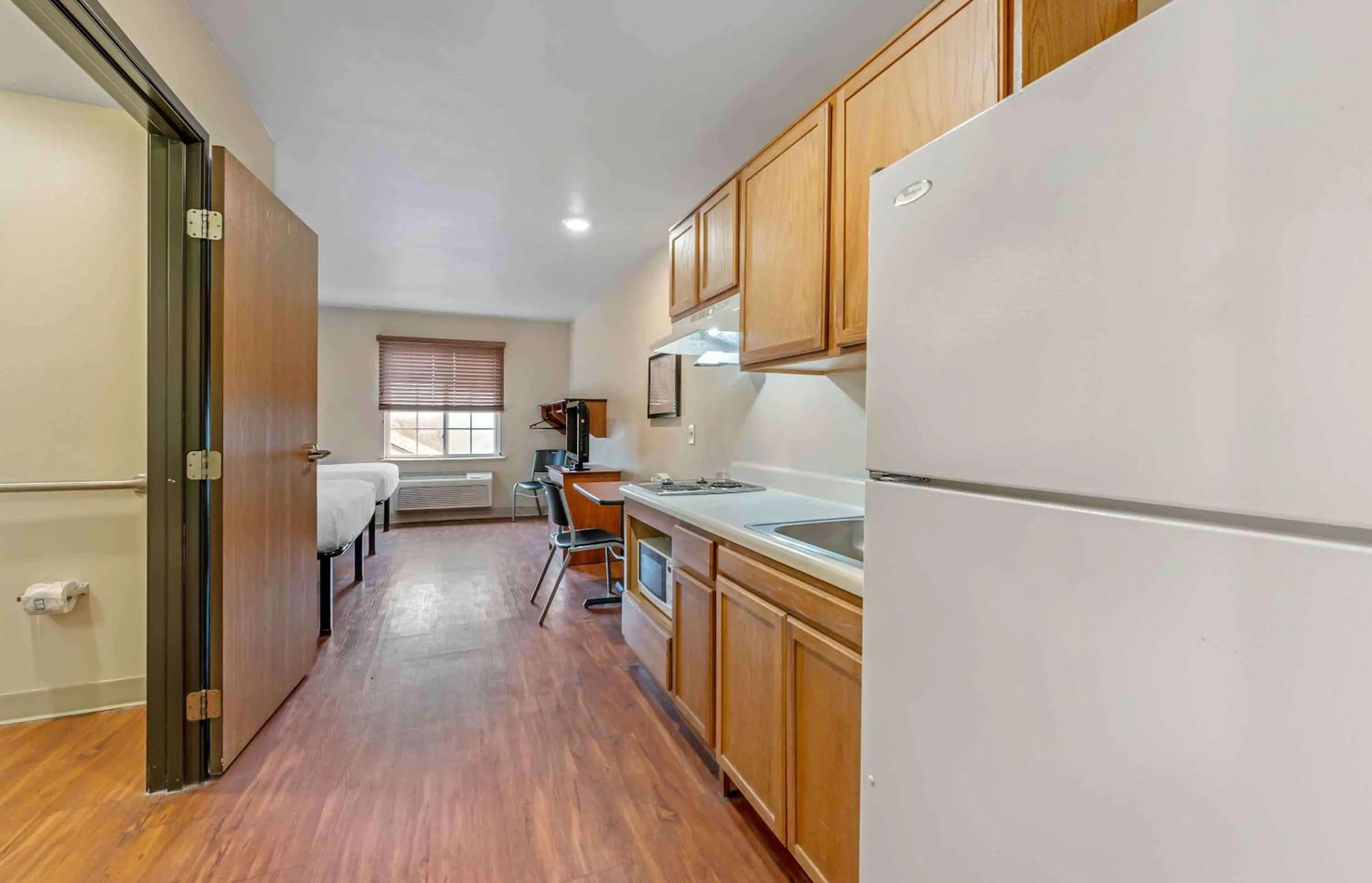 Bedroom in Extended Stay America Select Suites - Indianapolis - Greenwood