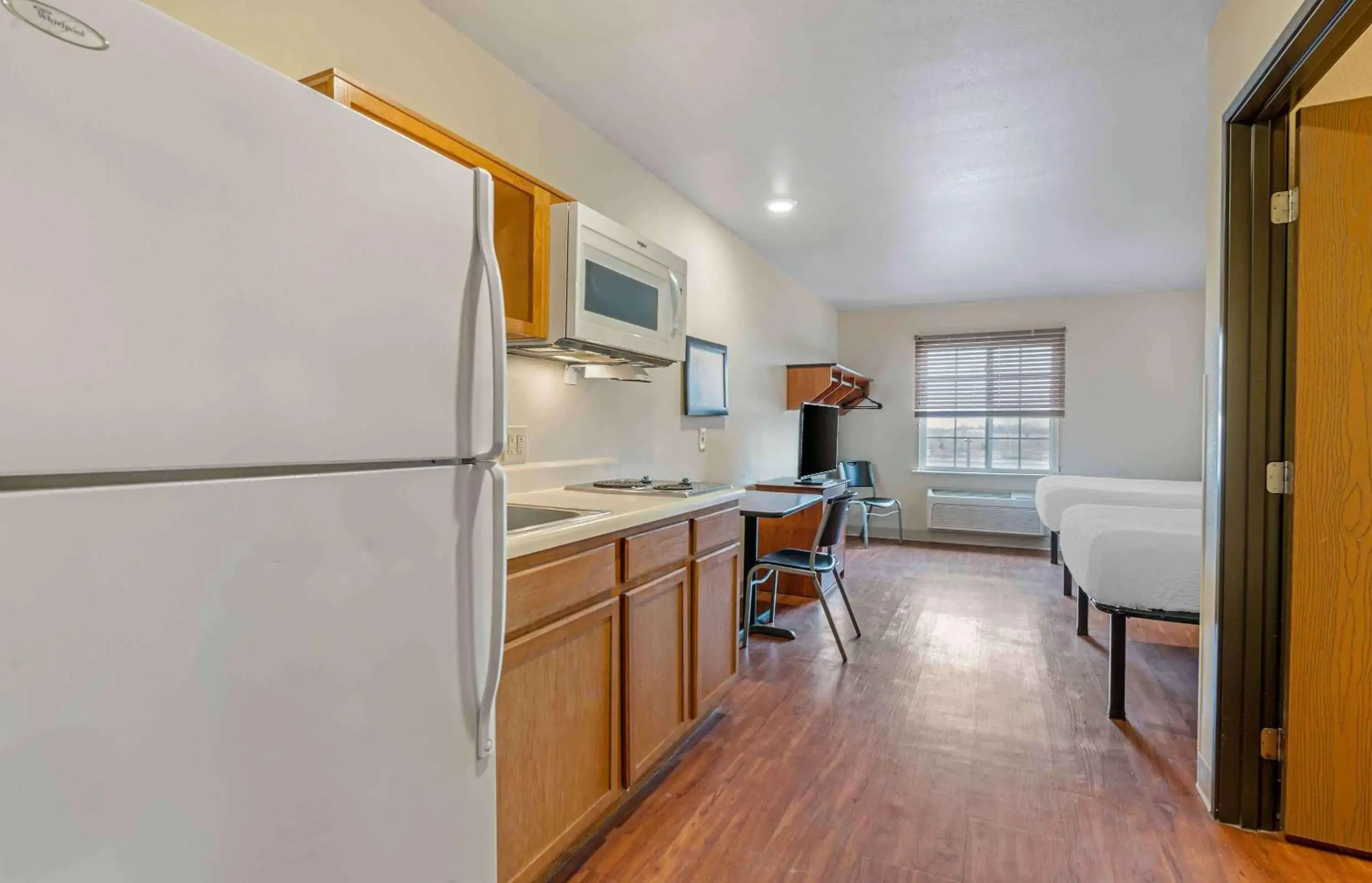 Bedroom, Kitchen/Kitchenette in Extended Stay America Select Suites - Indianapolis - Greenwood