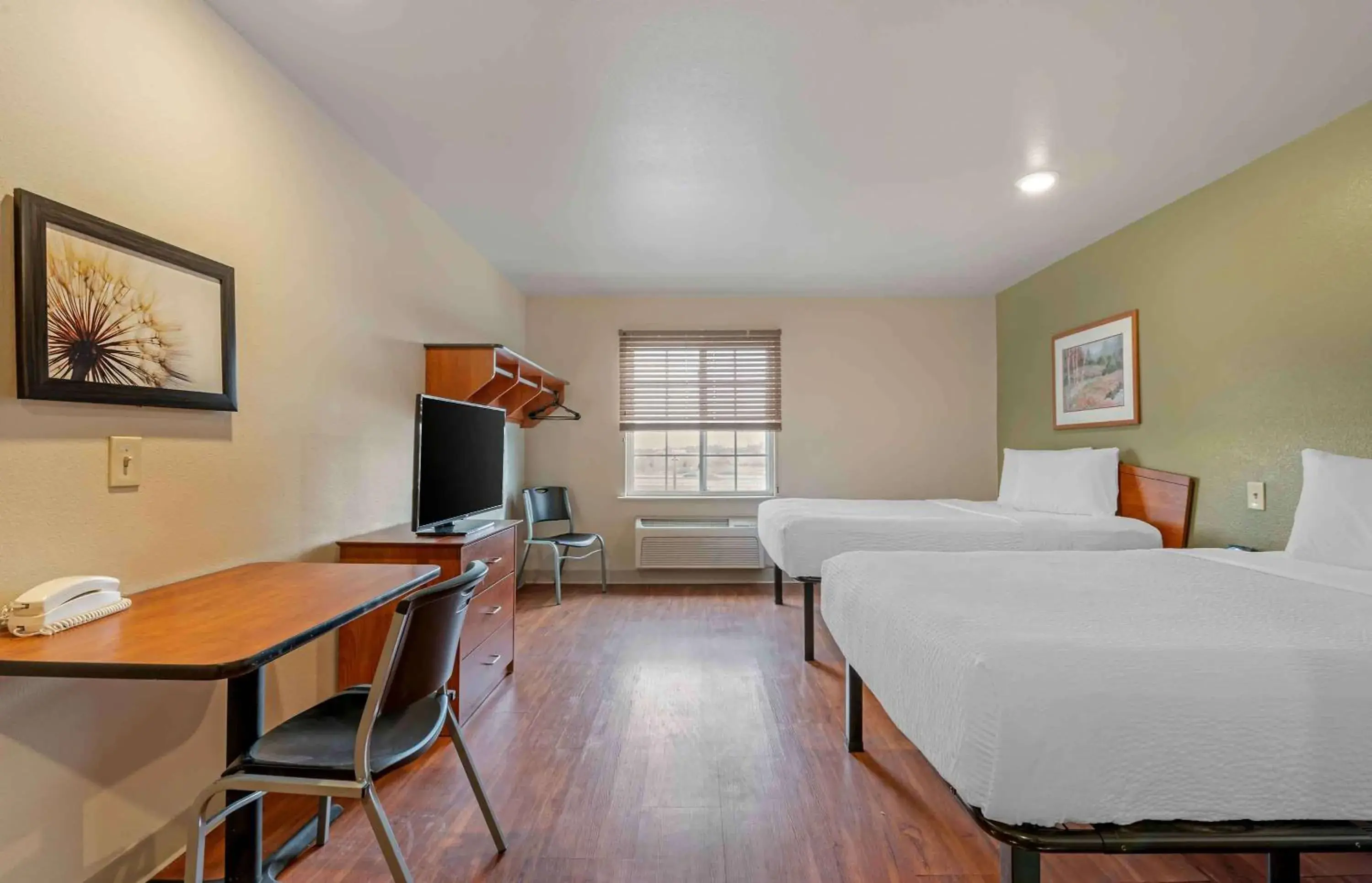 Bedroom, Bed in Extended Stay America Select Suites - Indianapolis - Greenwood