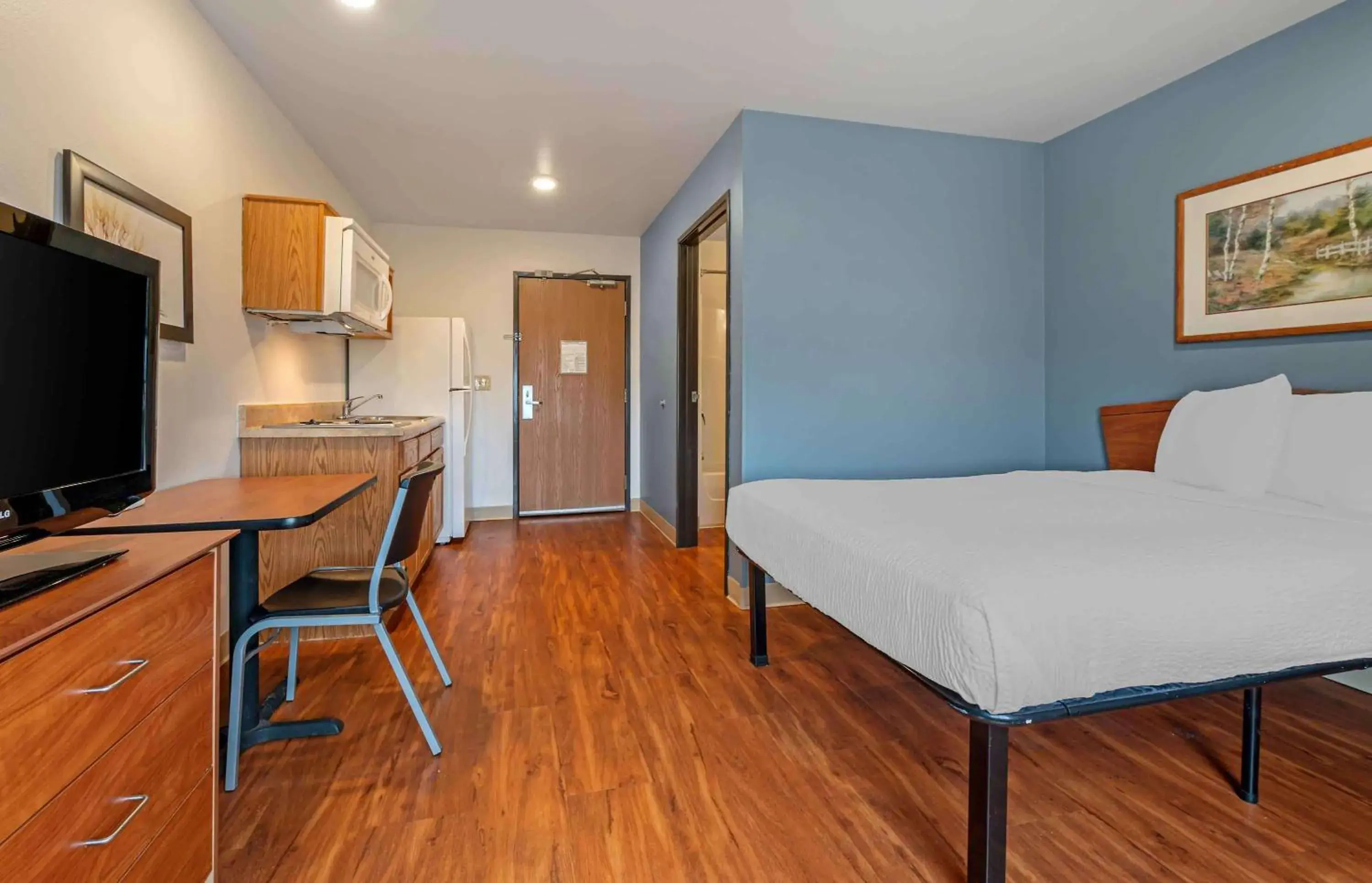 Bedroom in Extended Stay America Select Suites - Indianapolis - Greenwood