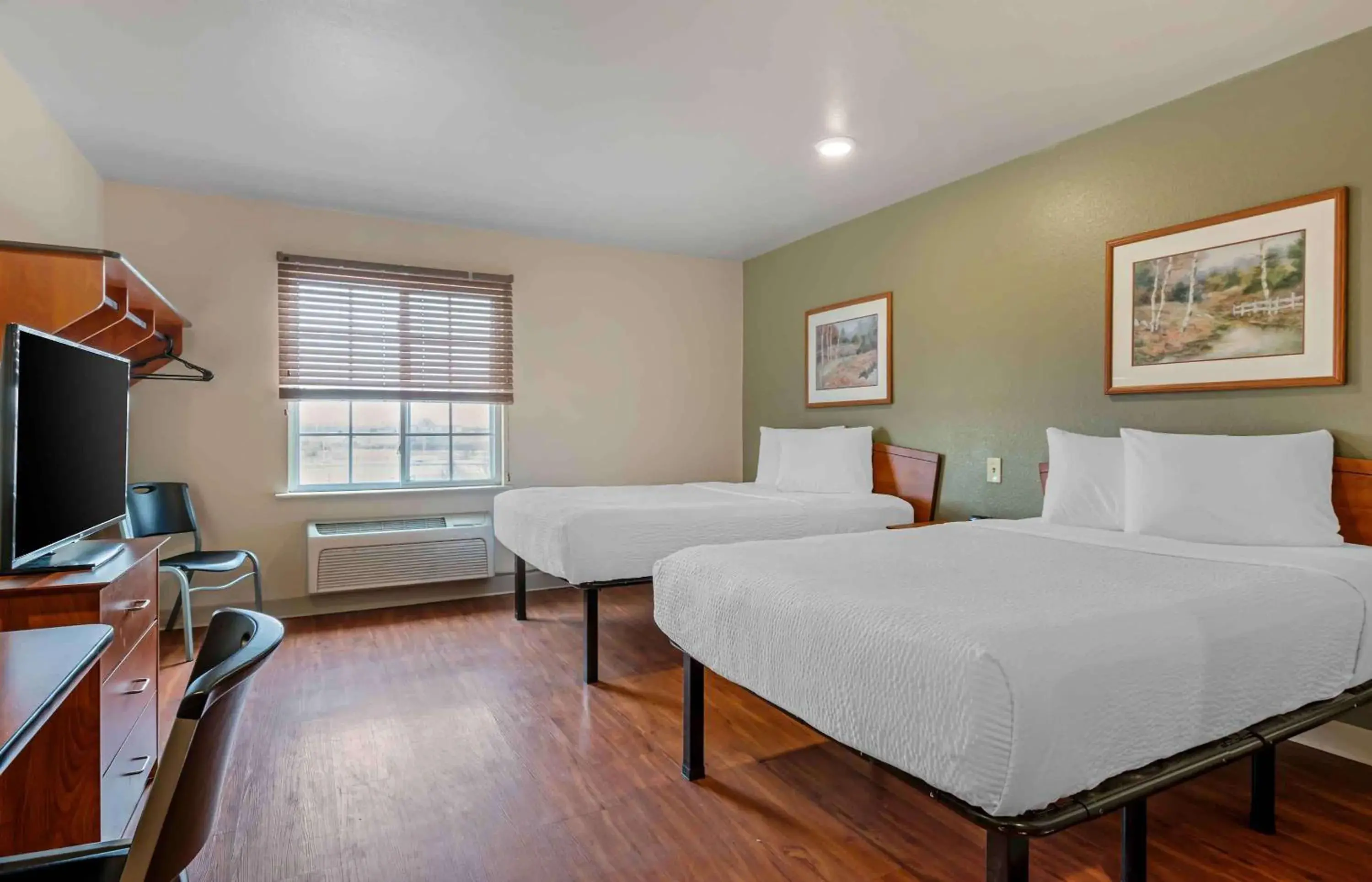 Bedroom, Bed in Extended Stay America Select Suites - Indianapolis - Greenwood
