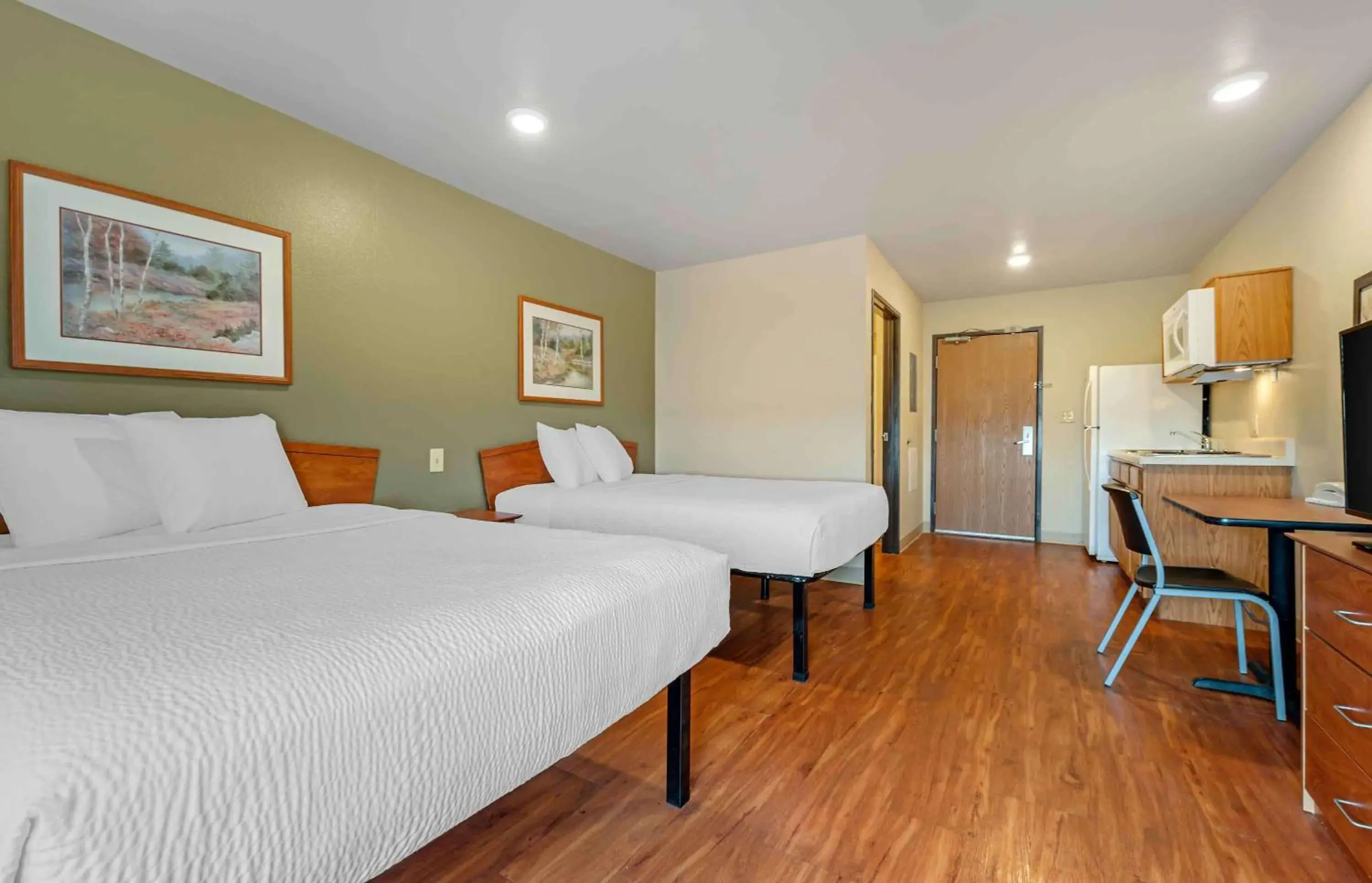 Bedroom, Bed in Extended Stay America Select Suites - Indianapolis - Greenwood