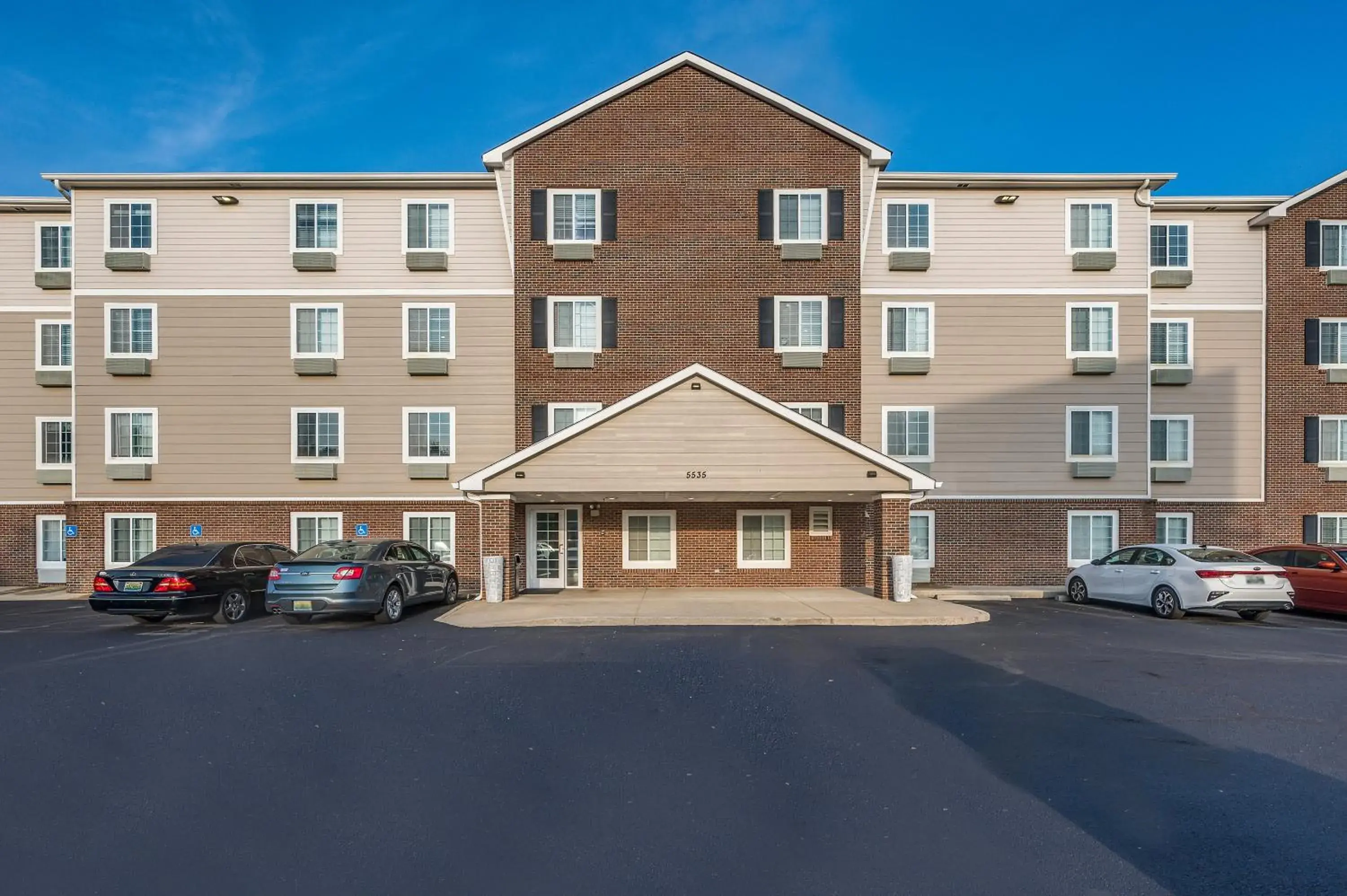 Property Building in Extended Stay America Select Suites - Indianapolis - Greenwood