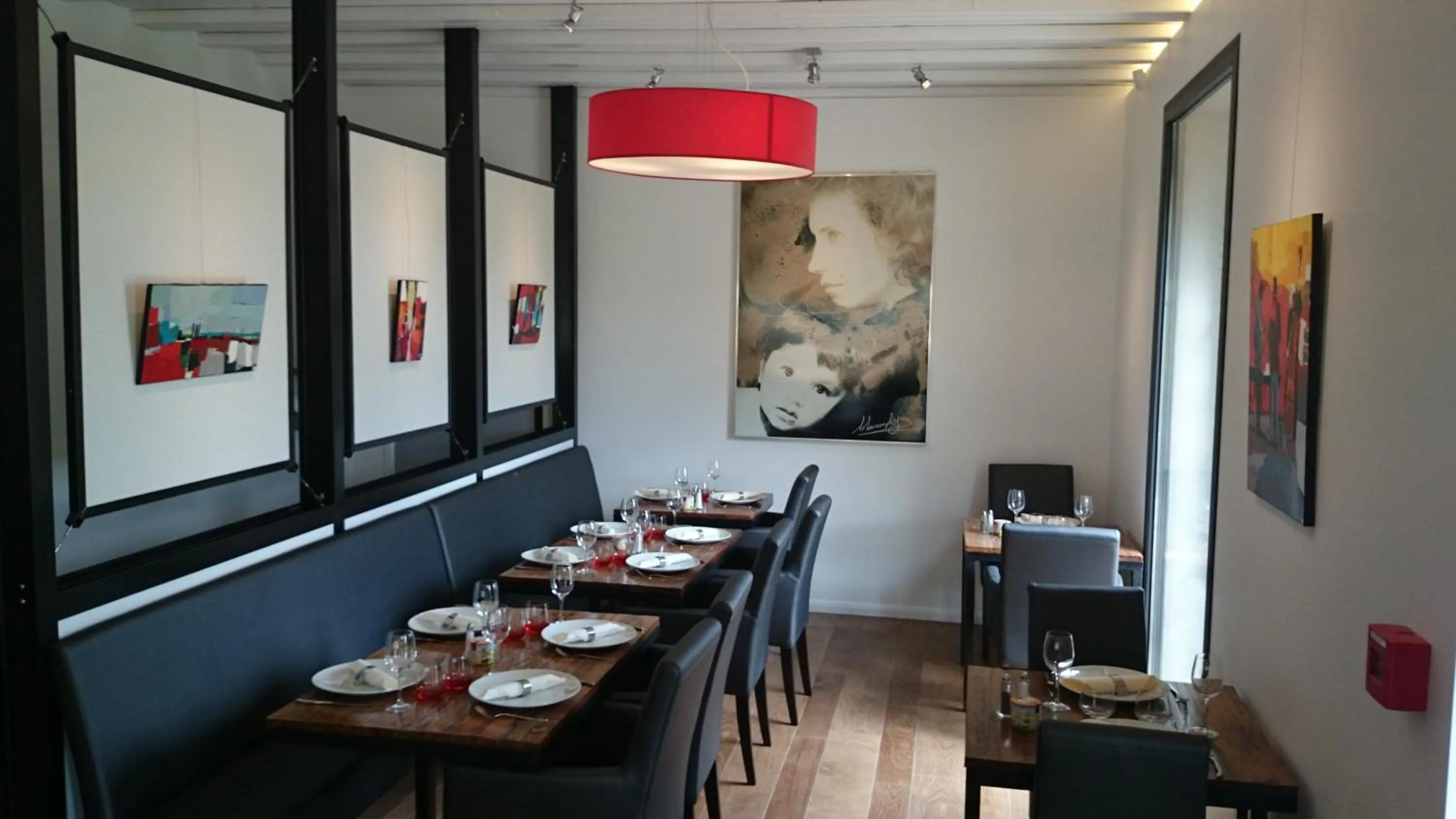 Restaurant/places to eat in Le Clos des Arts
