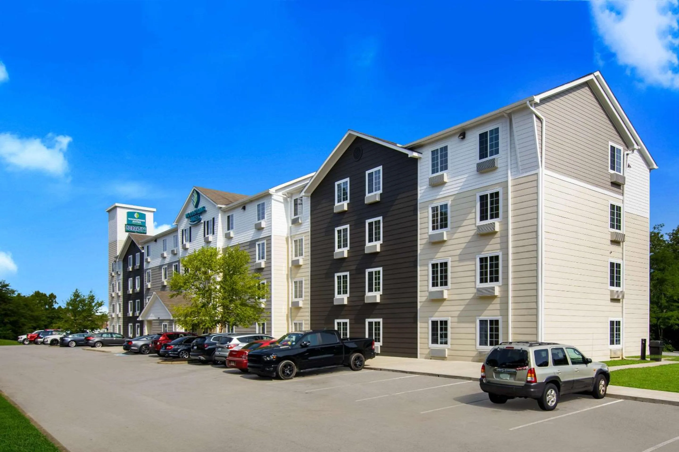 Property building in WoodSpring Suites Louisville Southeast