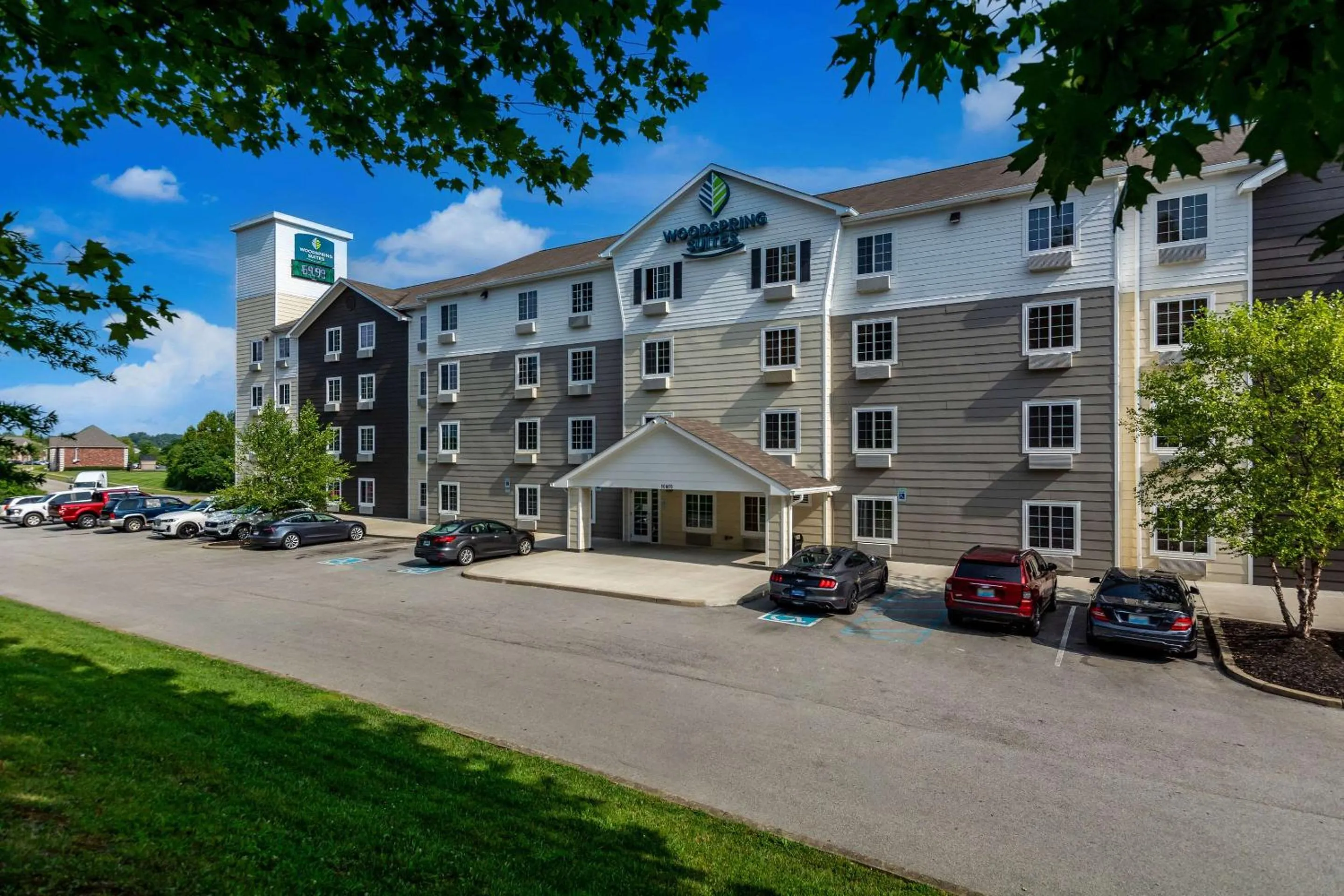 Property building in WoodSpring Suites Louisville Southeast
