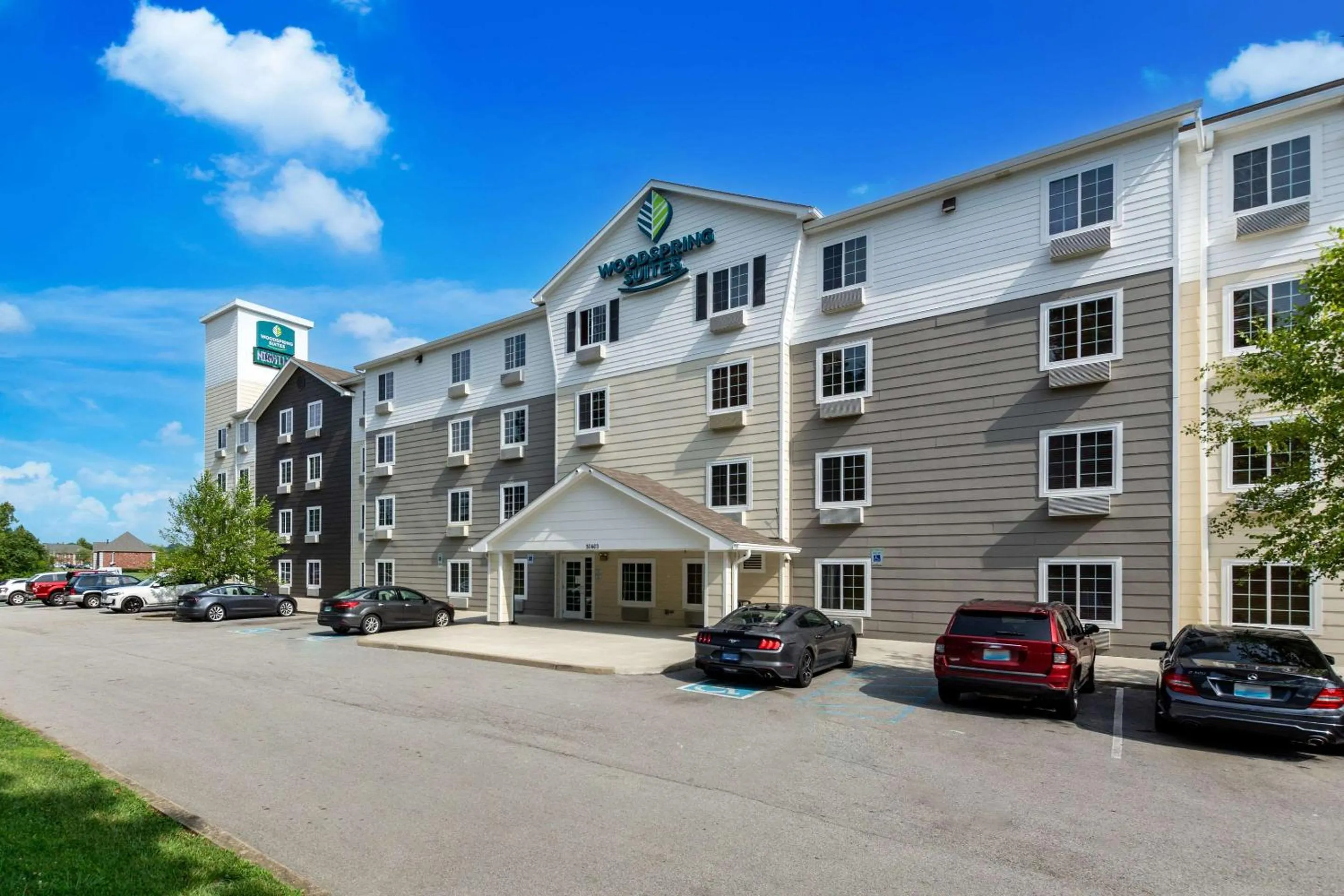 Property building in WoodSpring Suites Louisville Southeast