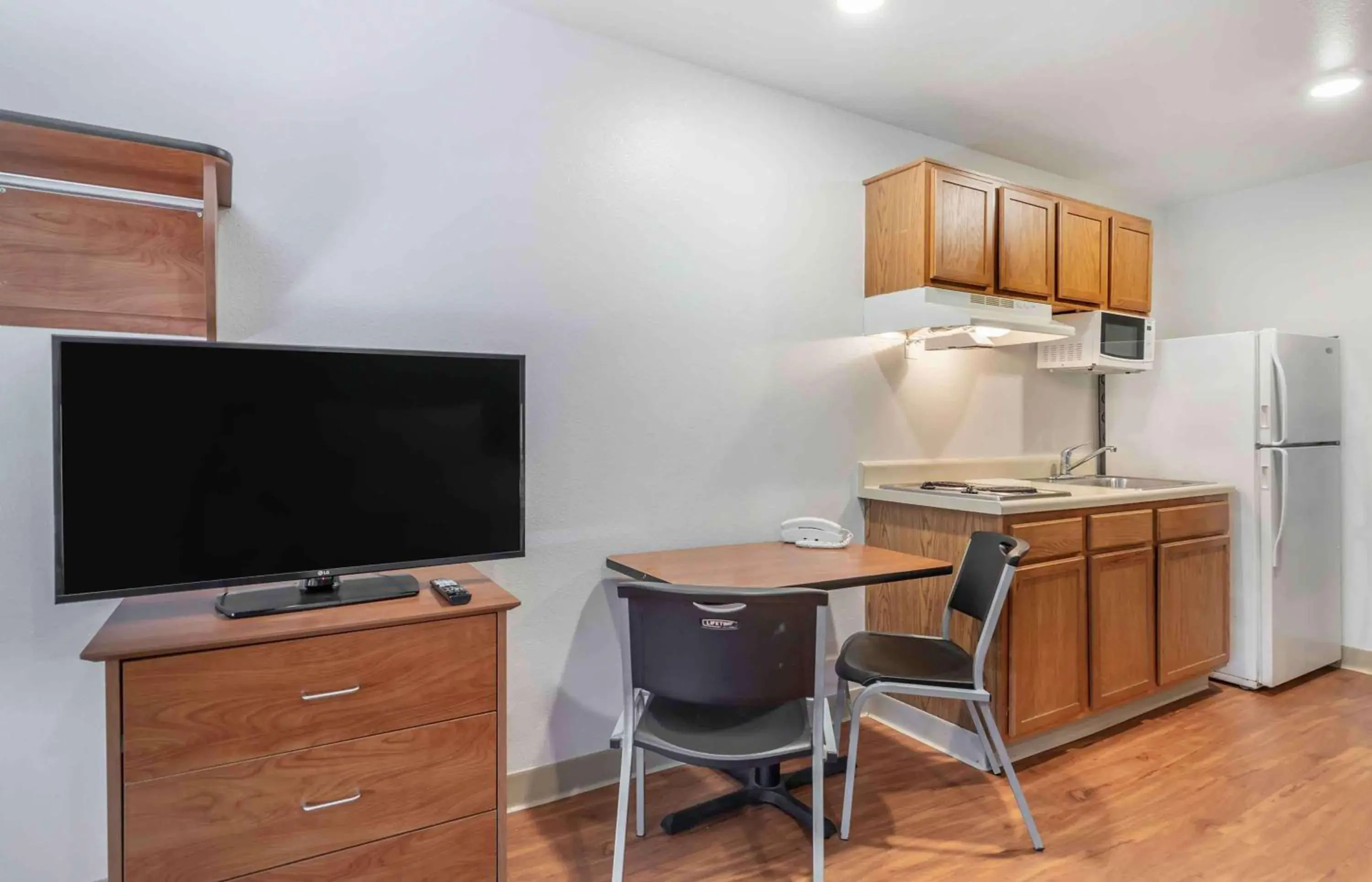 Bedroom in Extended Stay America Select Suites - Laredo Bedroom in Extended Stay America Select Suites - Laredo