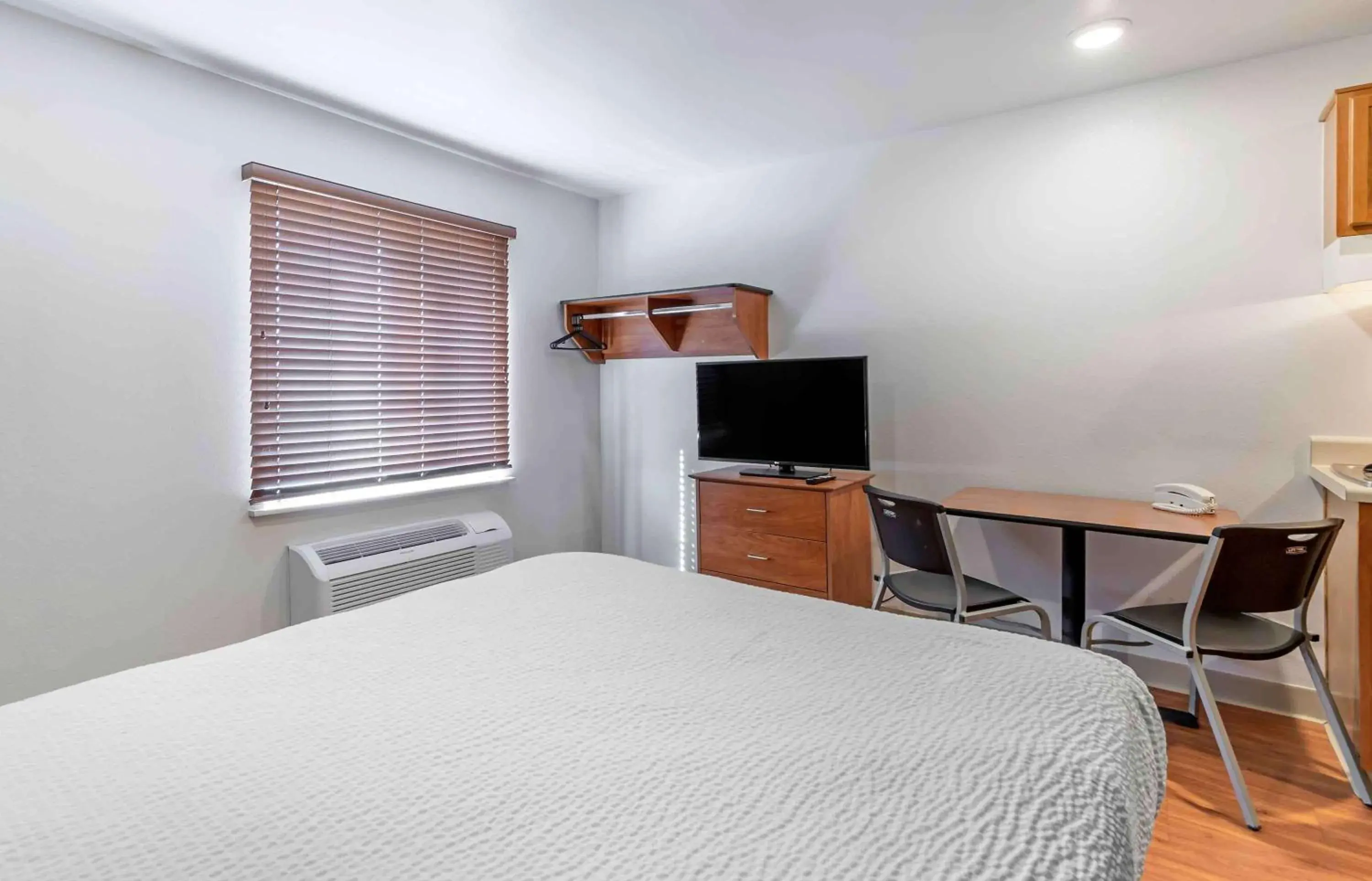 Bedroom, Bed in Extended Stay America Select Suites - Laredo Bedroom, Bed in Extended Stay America Select Suites - Laredo