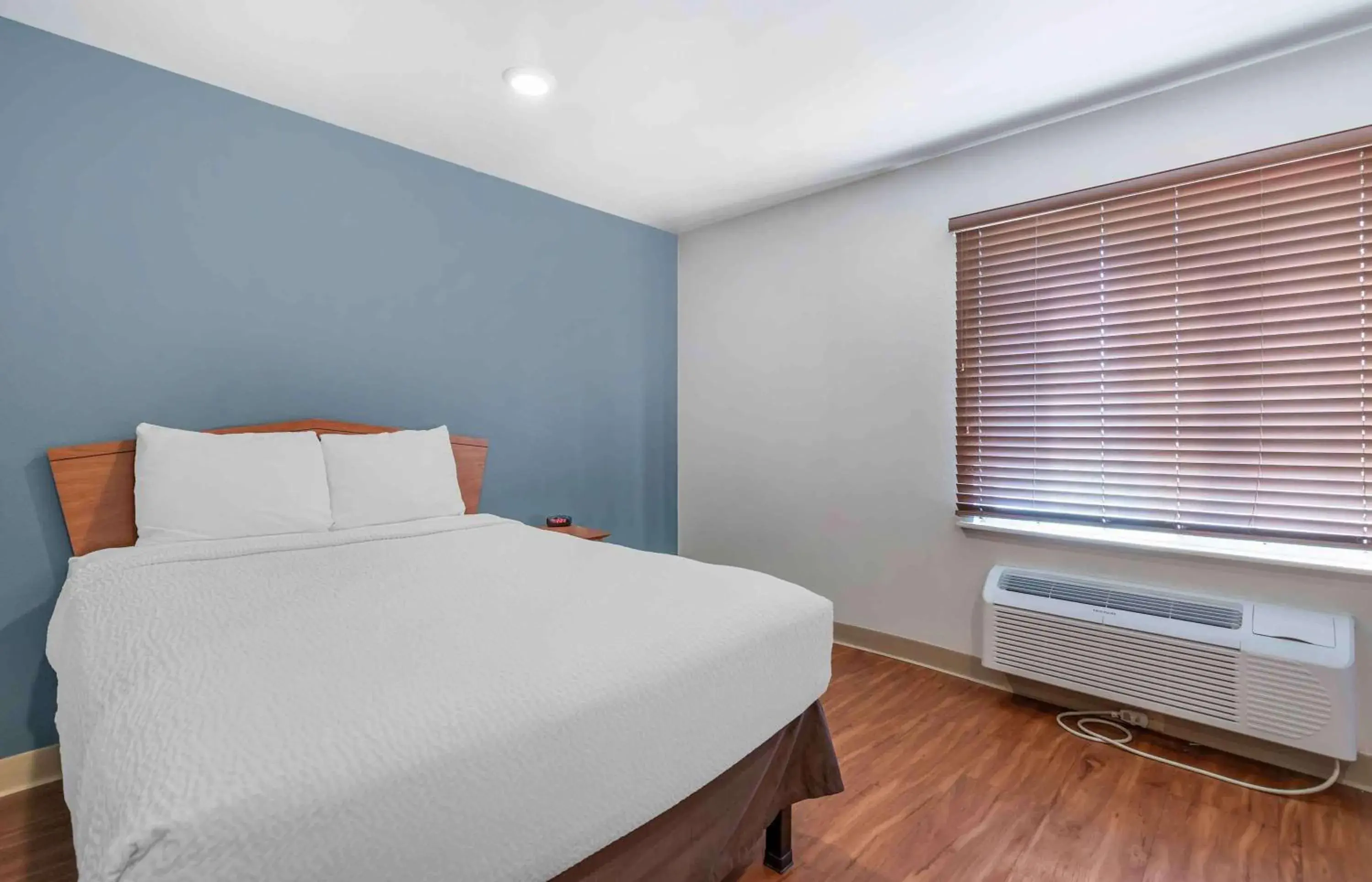 Bedroom, Bed in Extended Stay America Select Suites - Laredo Bedroom, Bed in Extended Stay America Select Suites - Laredo