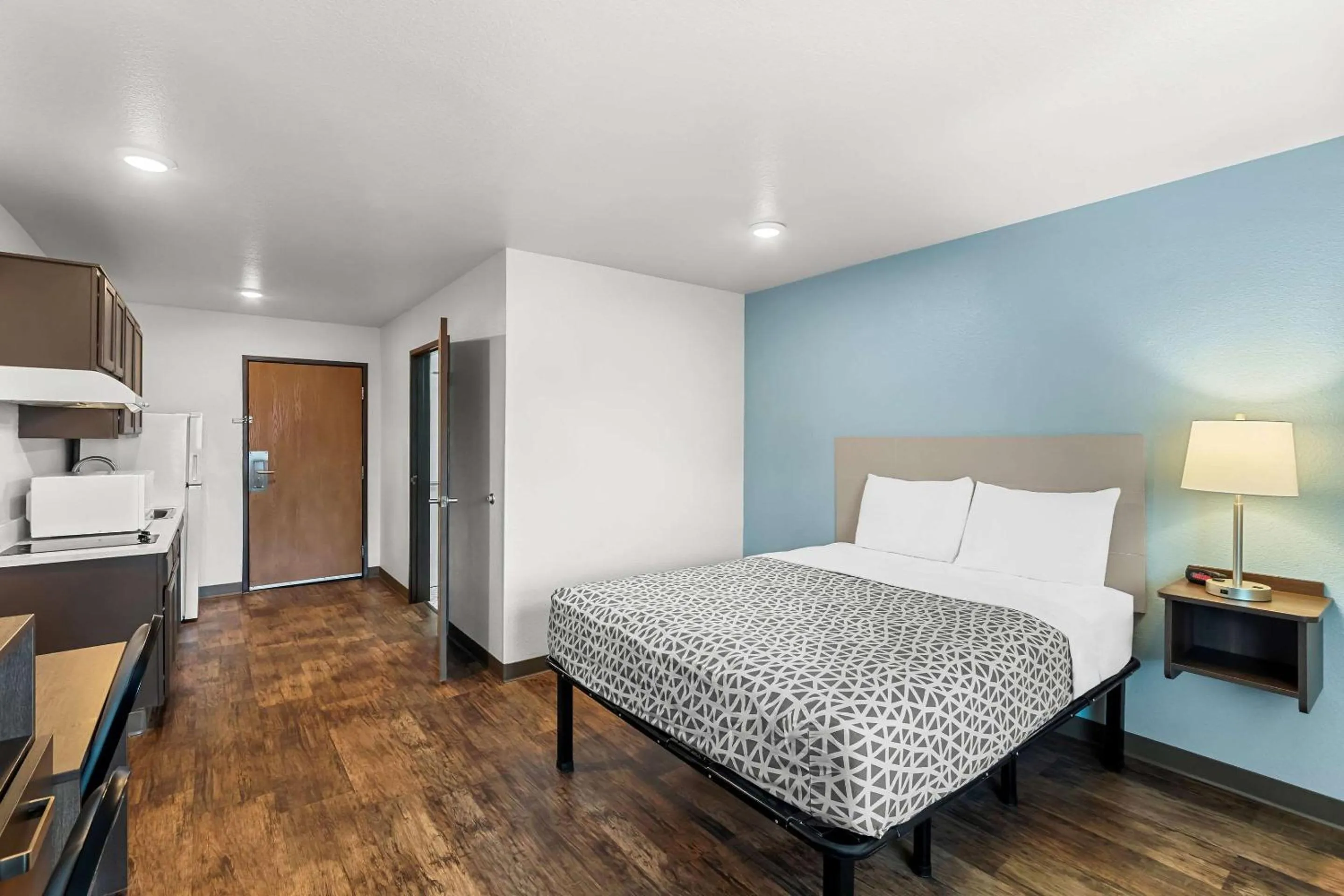Bedroom, Bed in WoodSpring Suites Austin North I-35