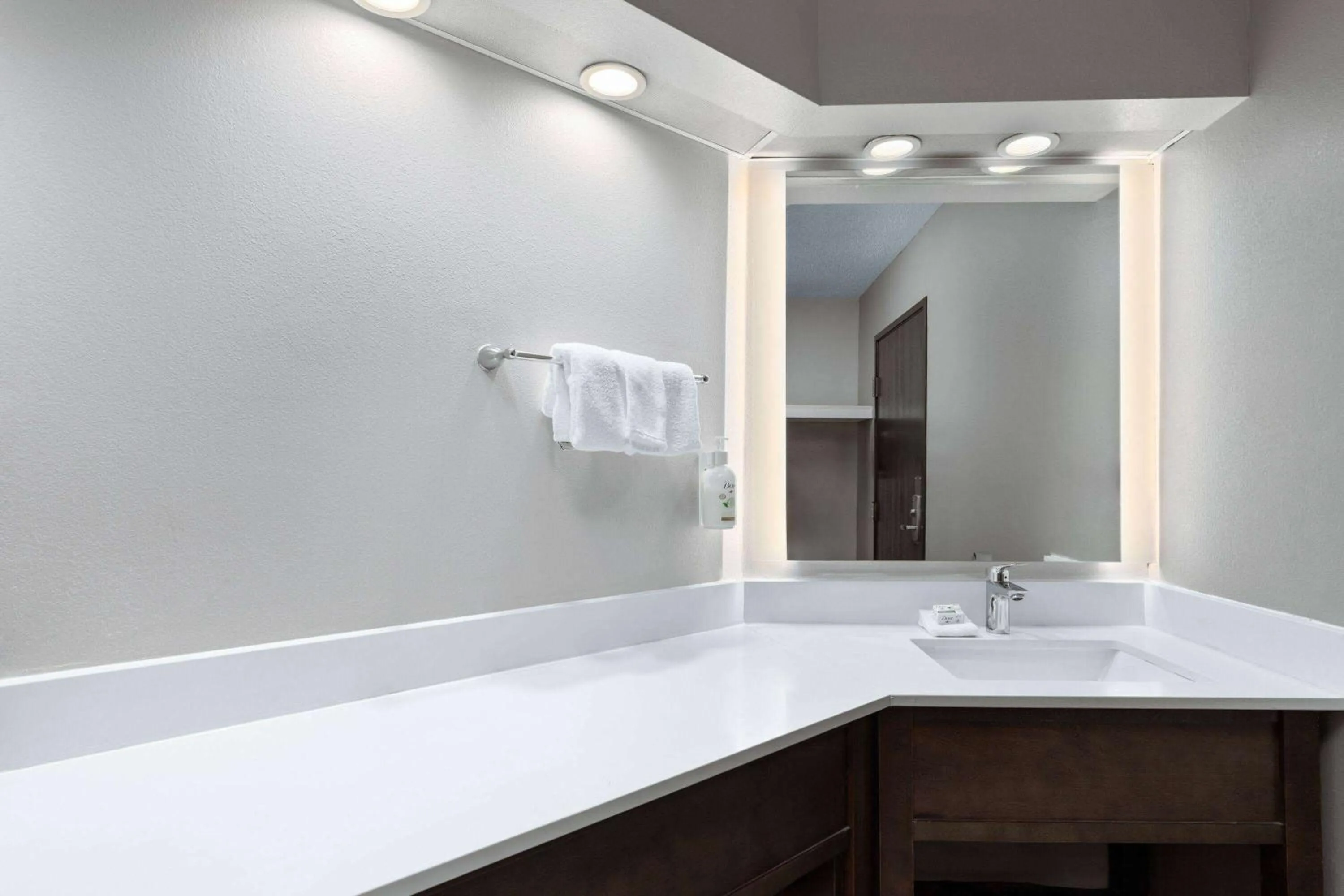 Bathroom in La Quinta by Wyndham Goodlettsville - Nashville